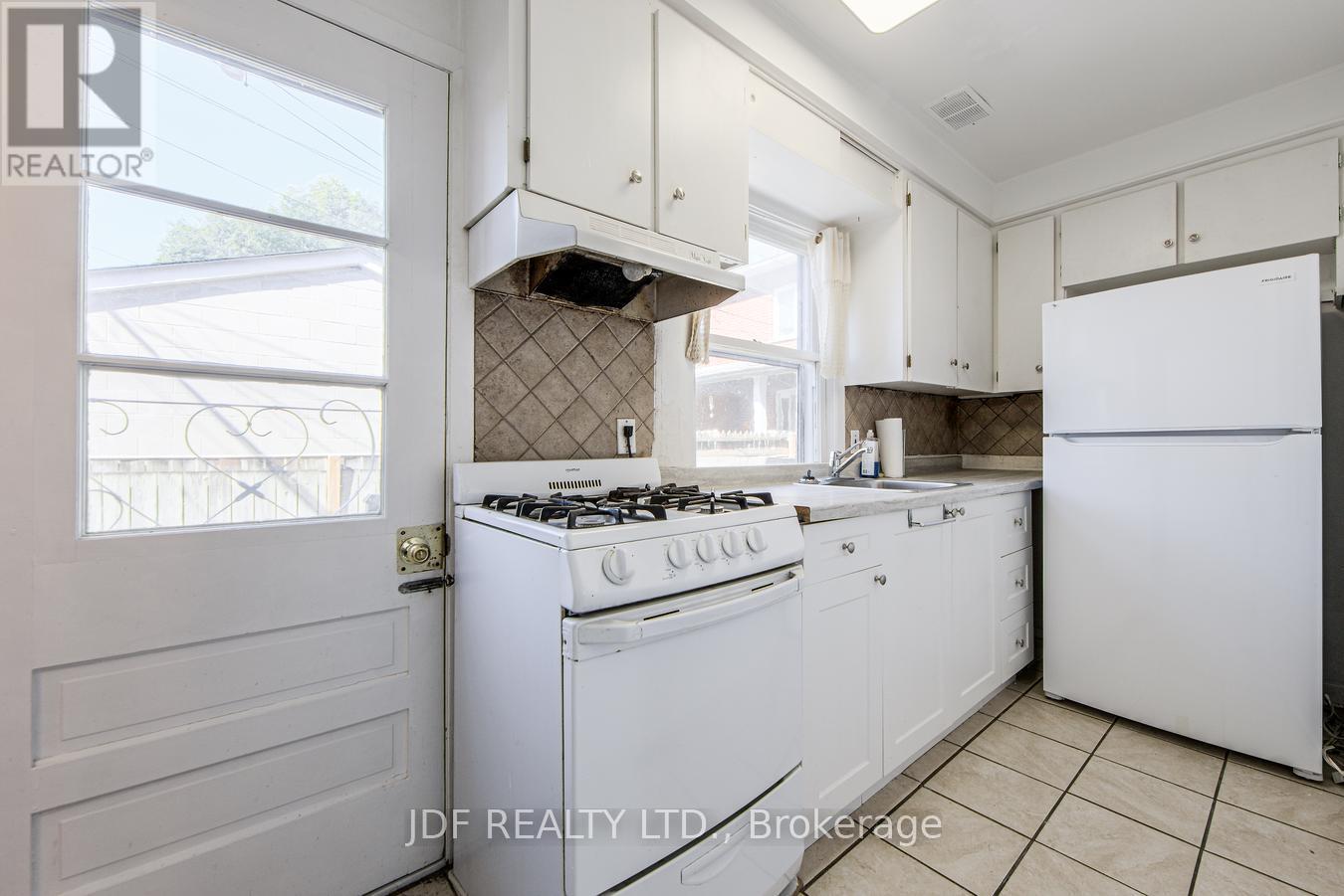 740 Lansdowne Avenue, Toronto (Dovercourt-Wallace Emerson-Junction), Ontario  M6H 3Y8 - Photo 15 - W12377335