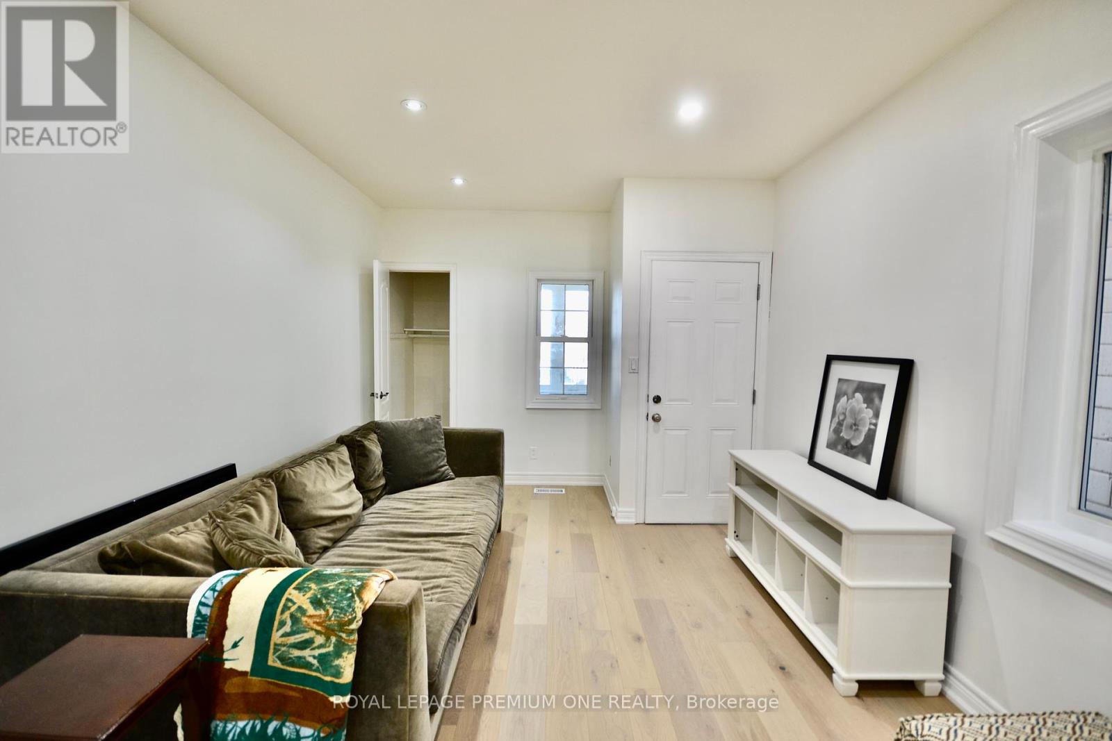 Main/rear - 312 Rustic Road, Toronto (Maple Leaf), Ontario  M6L 1W5 - Photo 10 - W12377341