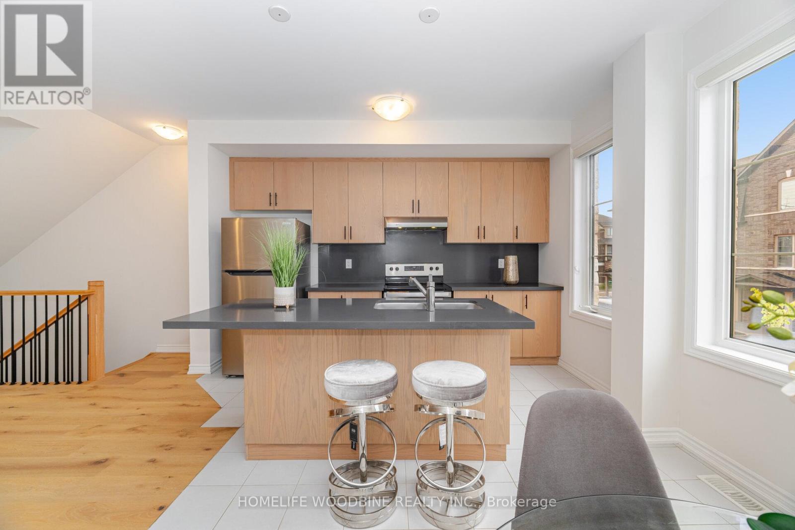 15 Arcola Street, Brampton (Goreway Drive Corridor), Ontario  L6P 4N7 - Photo 10 - W12377392
