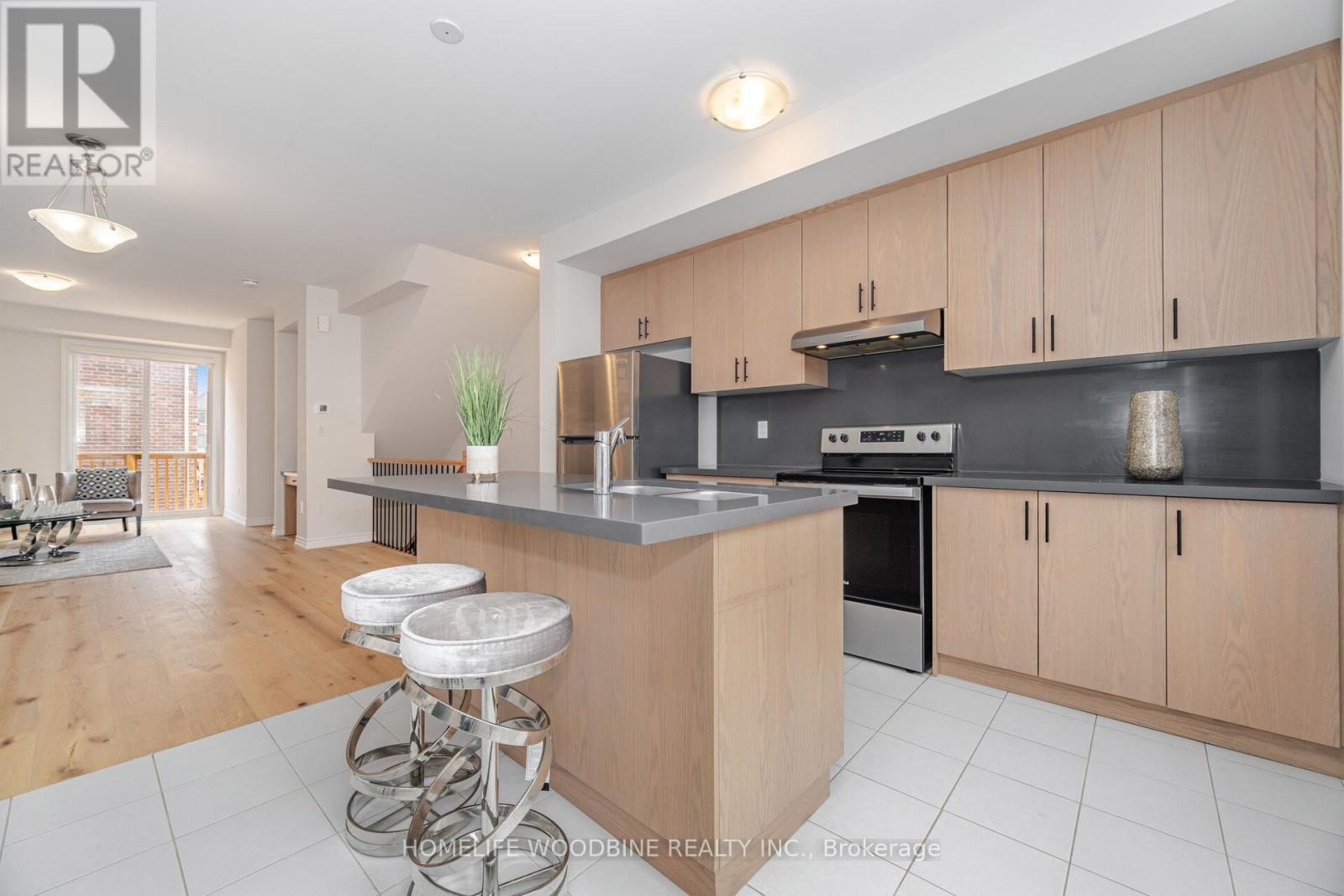 15 Arcola Street, Brampton (Goreway Drive Corridor), Ontario  L6P 4N7 - Photo 11 - W12377392