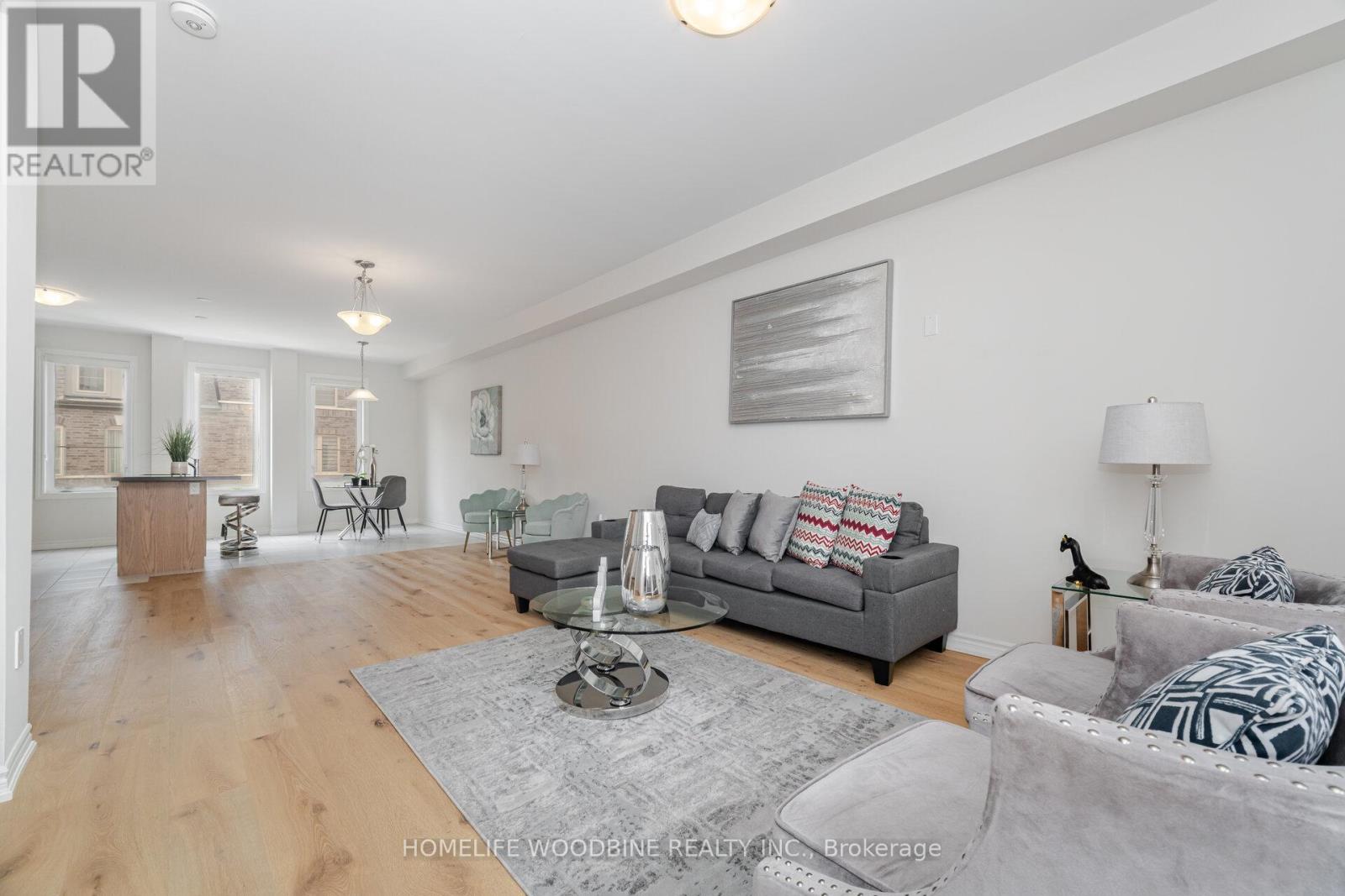 15 Arcola Street, Brampton (Goreway Drive Corridor), Ontario  L6P 4N7 - Photo 17 - W12377392