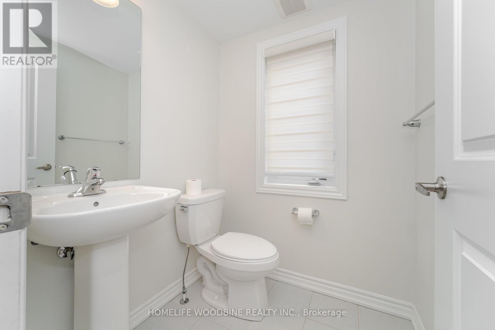 15 Arcola Street, Brampton (Goreway Drive Corridor), Ontario  L6P 4N7 - Photo 24 - W12377392