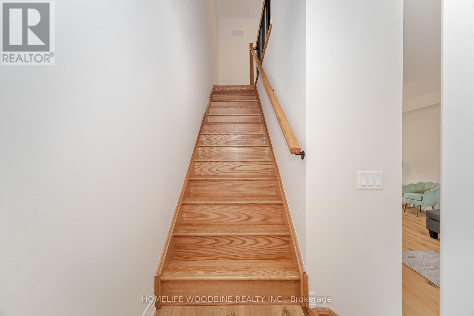 15 Arcola Street, Brampton (Goreway Drive Corridor), Ontario  L6P 4N7 - Photo 25 - W12377392