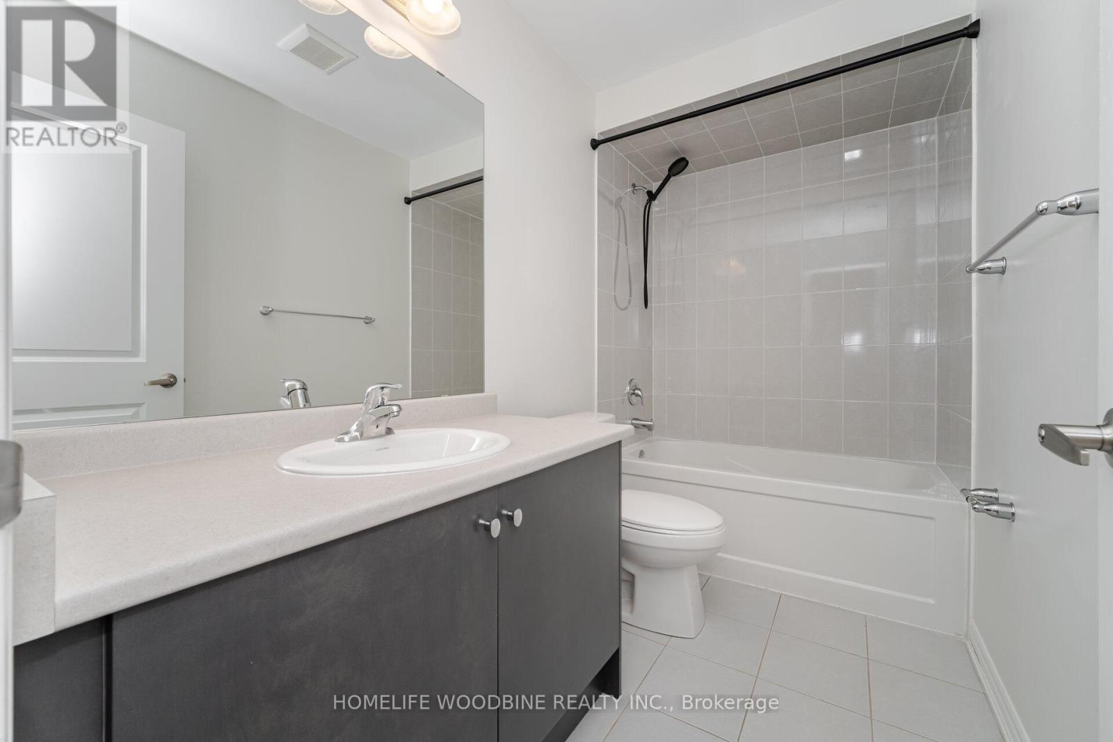 15 Arcola Street, Brampton (Goreway Drive Corridor), Ontario  L6P 4N7 - Photo 38 - W12377392