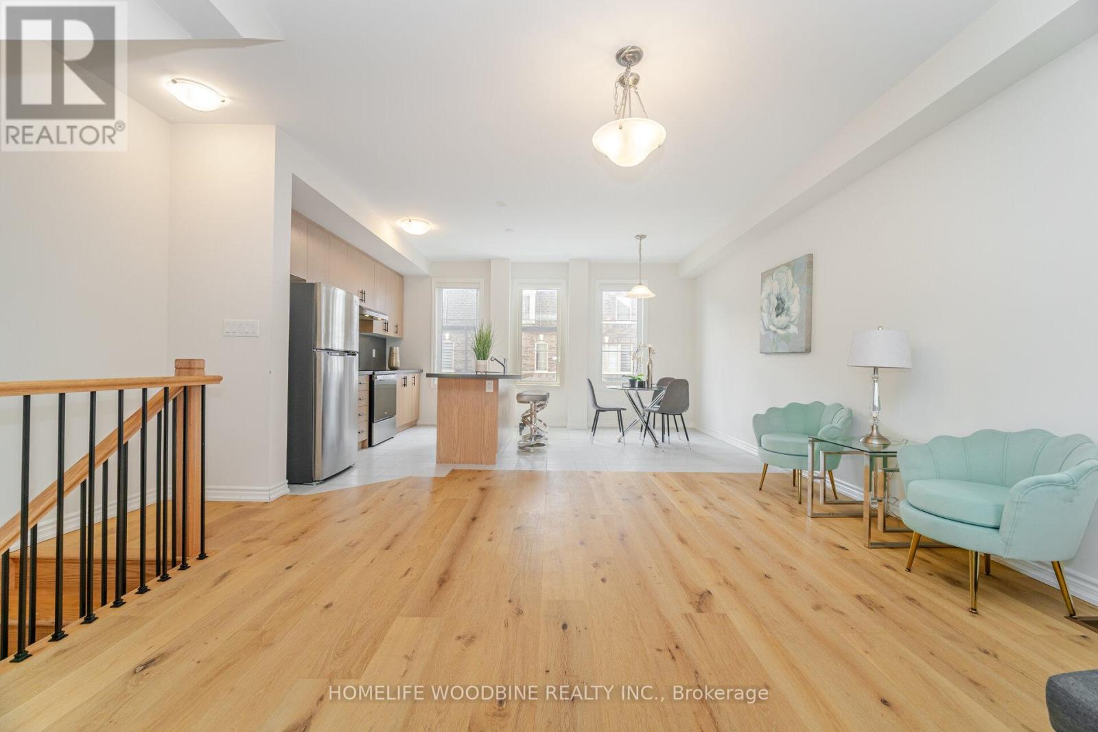 15 Arcola Street, Brampton (Goreway Drive Corridor), Ontario  L6P 4N7 - Photo 6 - W12377392