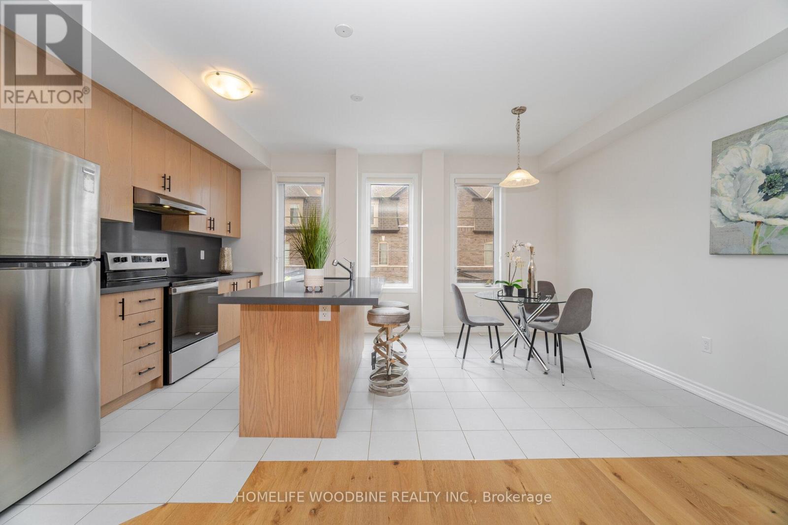 15 Arcola Street, Brampton (Goreway Drive Corridor), Ontario  L6P 4N7 - Photo 8 - W12377392