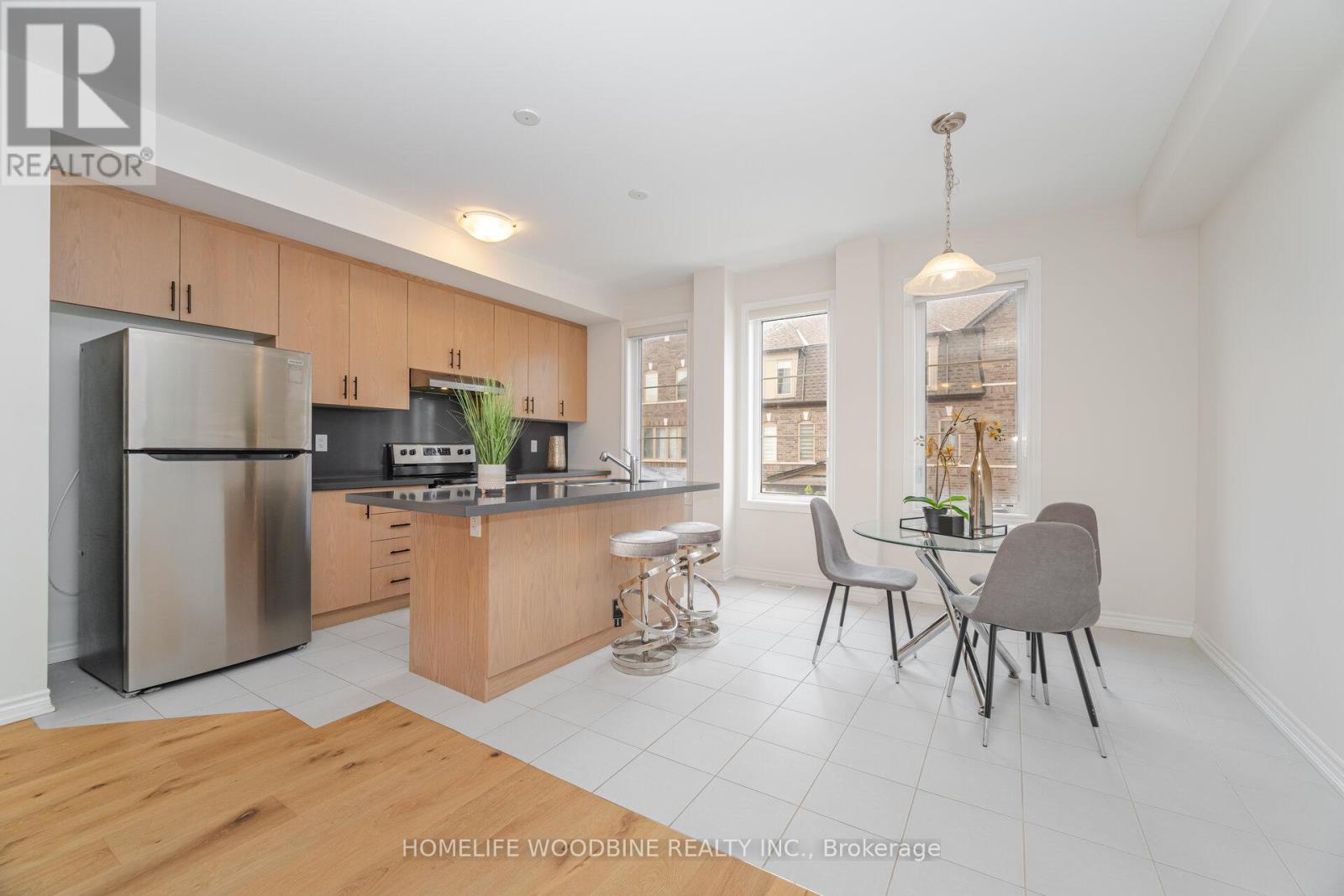 15 Arcola Street, Brampton (Goreway Drive Corridor), Ontario  L6P 4N7 - Photo 9 - W12377392