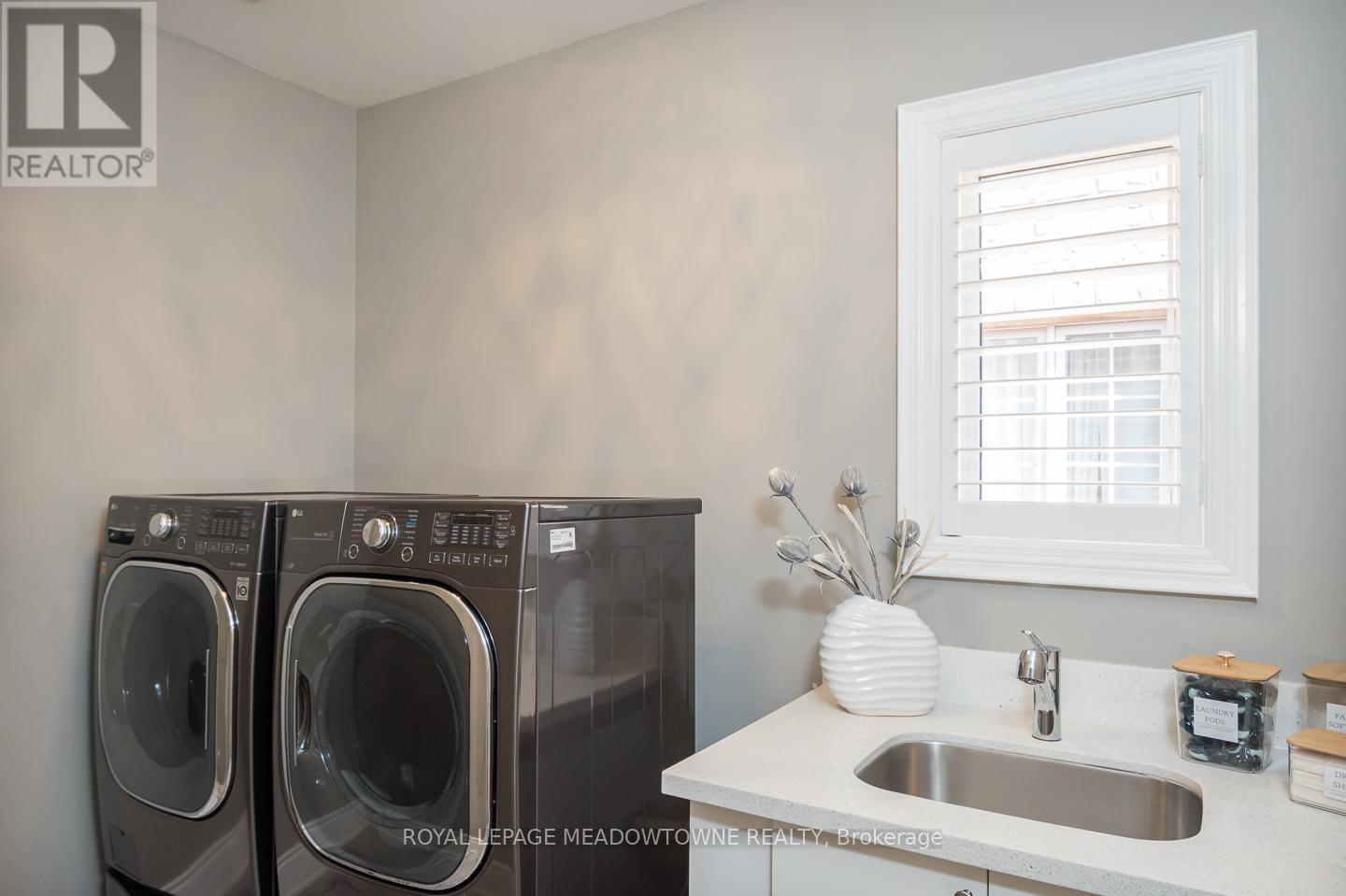 229 Belmore Court, Milton, Ontario  L9E 1H5 - Photo 37 - W12377403