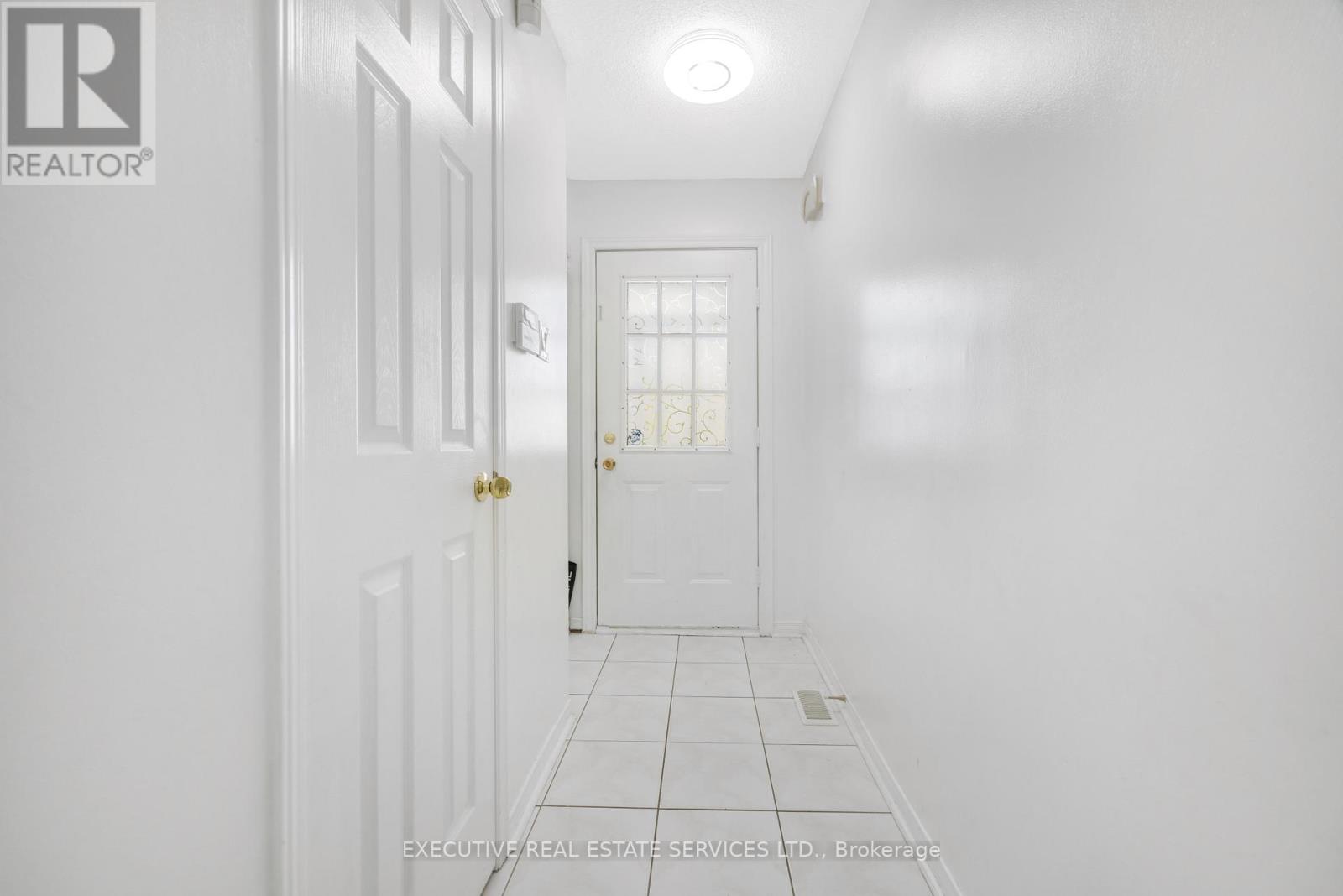 39 Caruso Drive, Brampton, Ontario  L6Y 5B2 - Photo 9 - W12377446