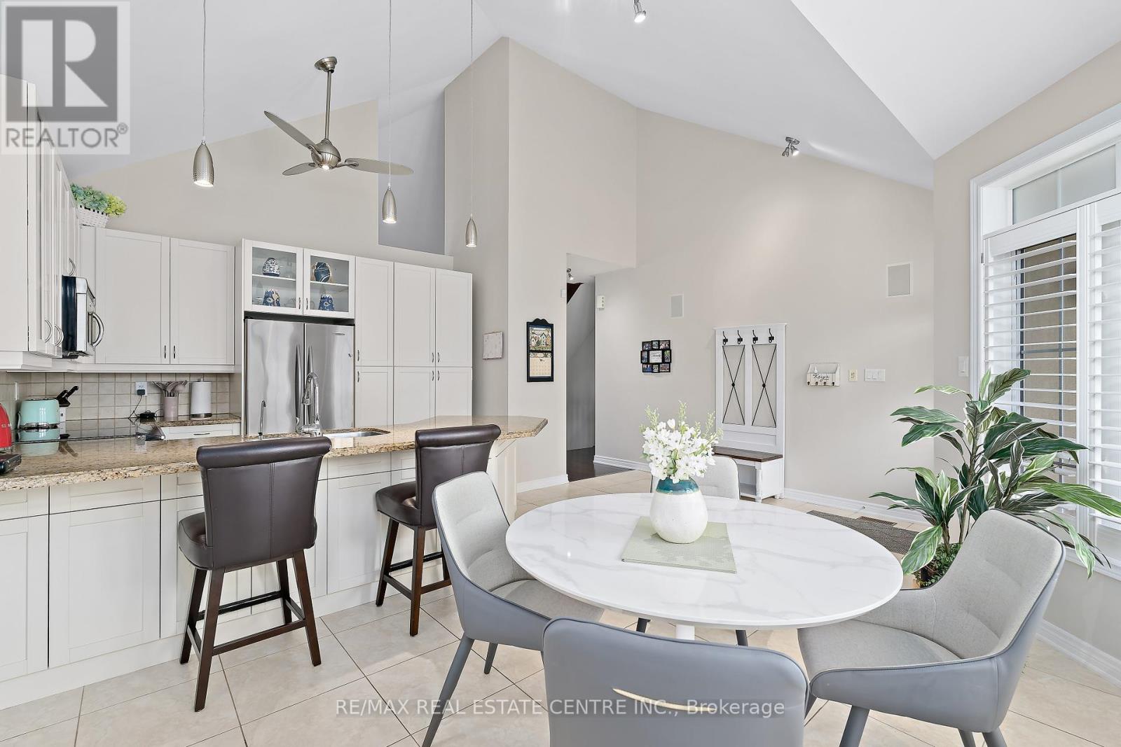48 Garrison Square, Halton Hills (Georgetown), Ontario  L7G 0B9 - Photo 14 - W12377545