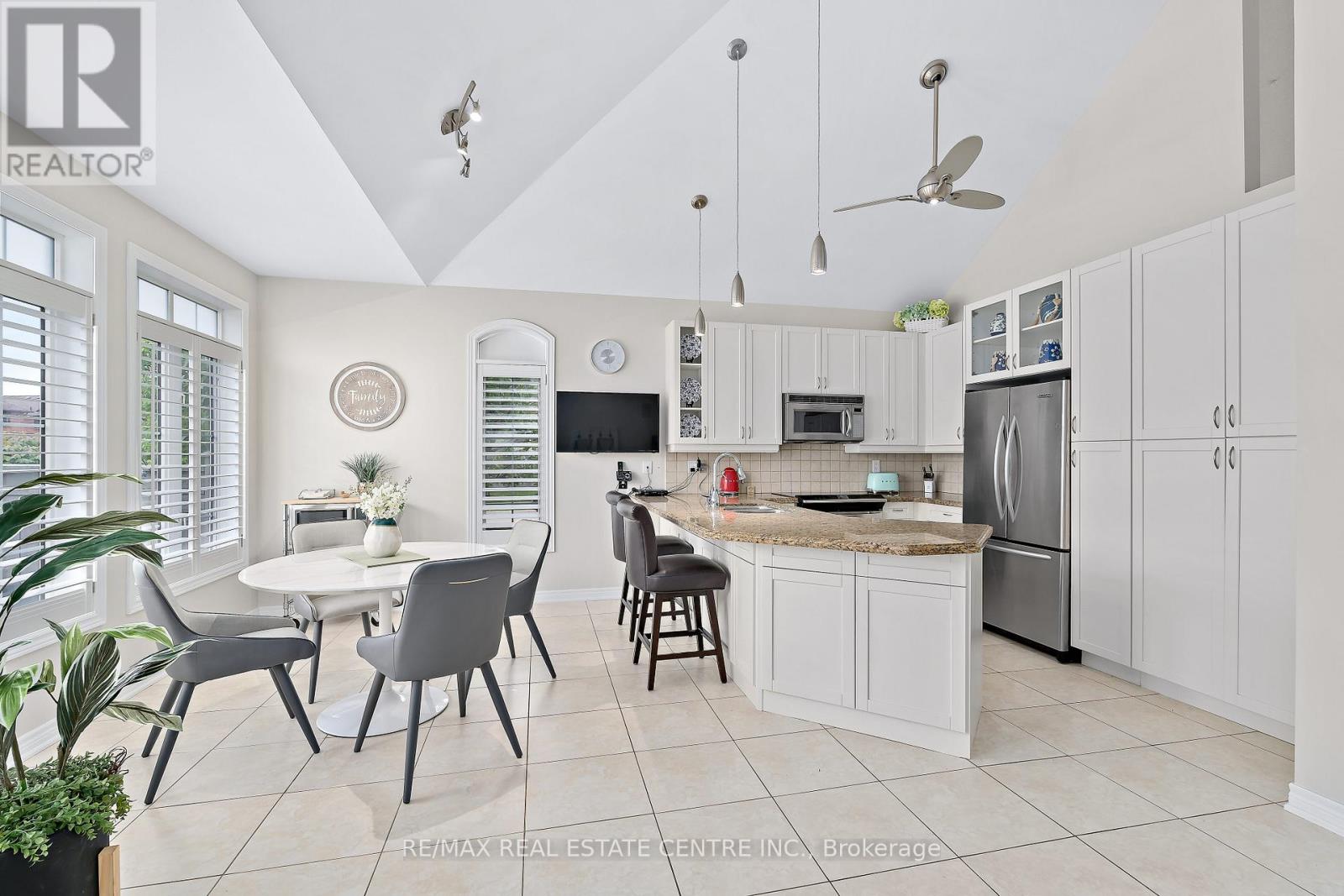 48 Garrison Square, Halton Hills (Georgetown), Ontario  L7G 0B9 - Photo 15 - W12377545