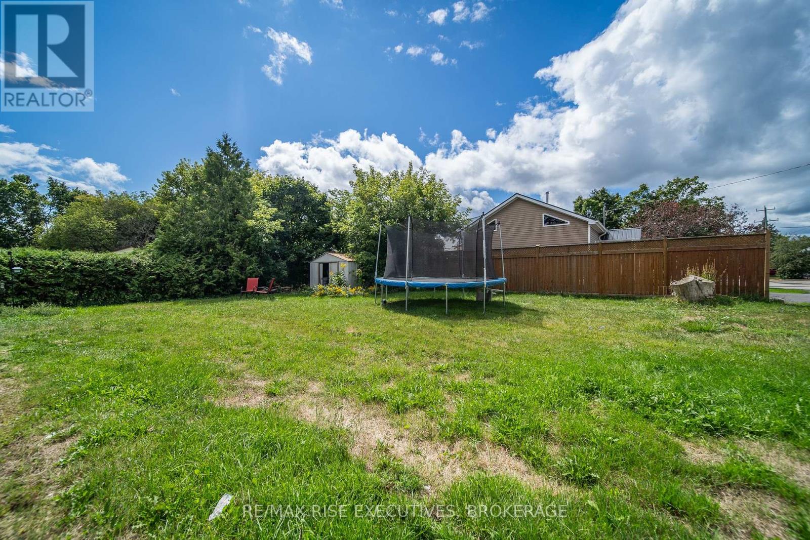 190 Victoria Avenue, Gananoque, Ontario  K7G 2S1 - Photo 11 - X12377830