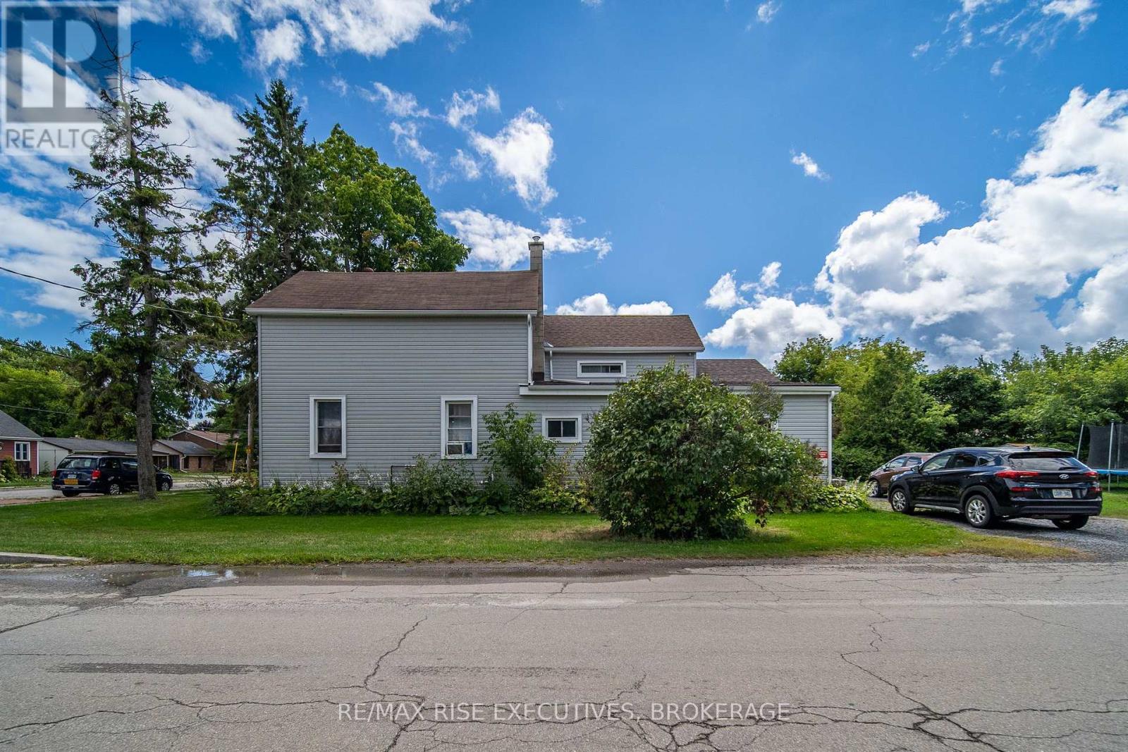 190 Victoria Avenue, Gananoque, Ontario  K7G 2S1 - Photo 4 - X12377830