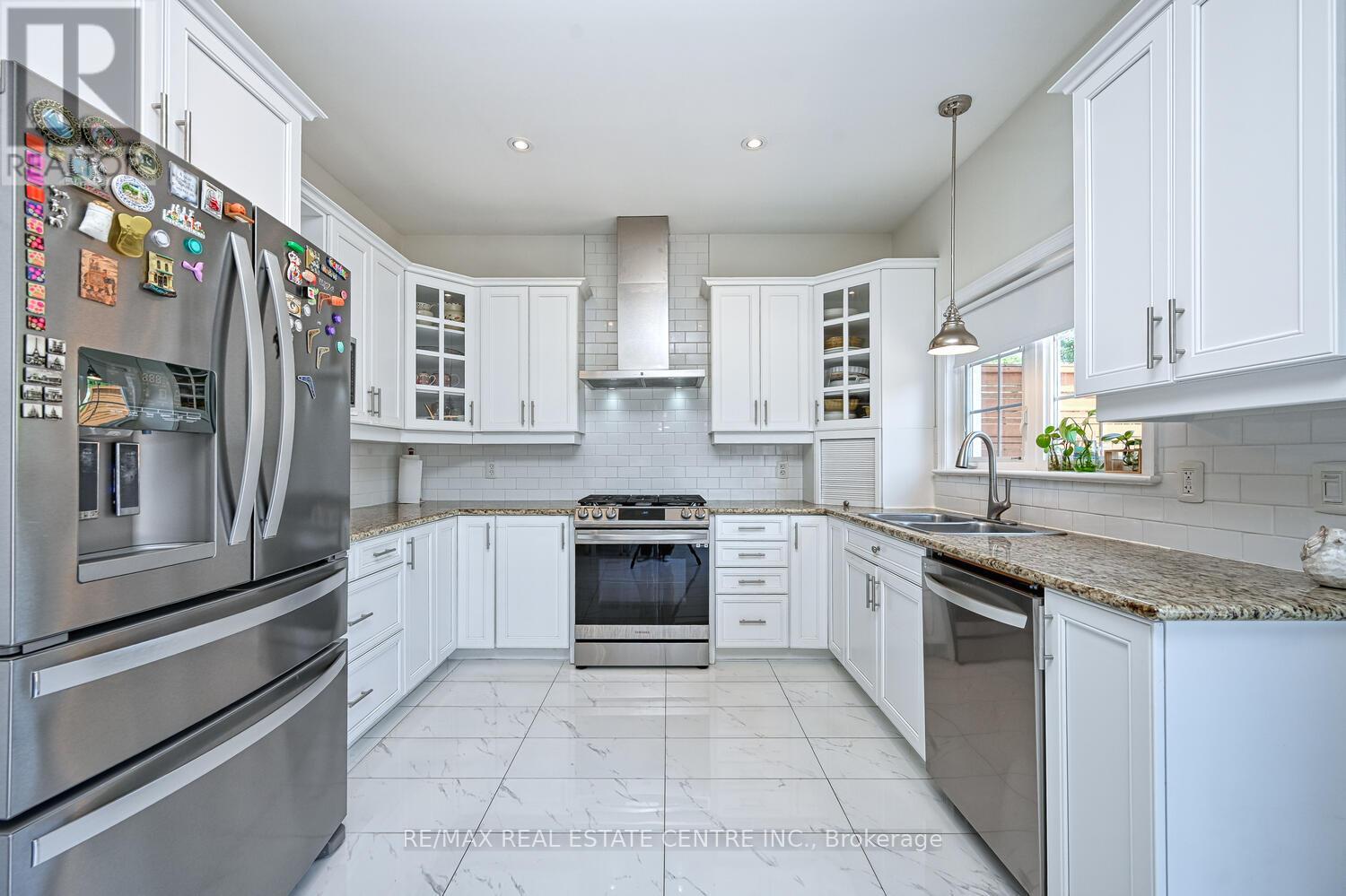 544 Ravendale Way, Ottawa, Ontario  K2J 0G9 - Photo 19 - X12377498