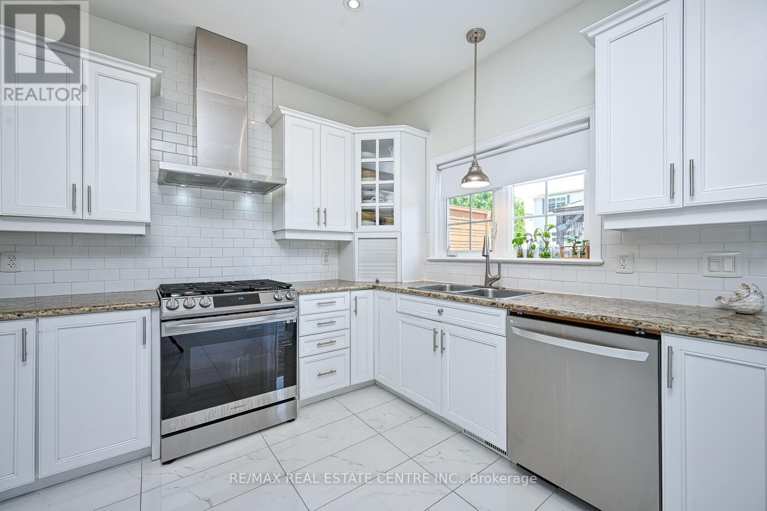 544 Ravendale Way, Ottawa, Ontario  K2J 0G9 - Photo 21 - X12377498