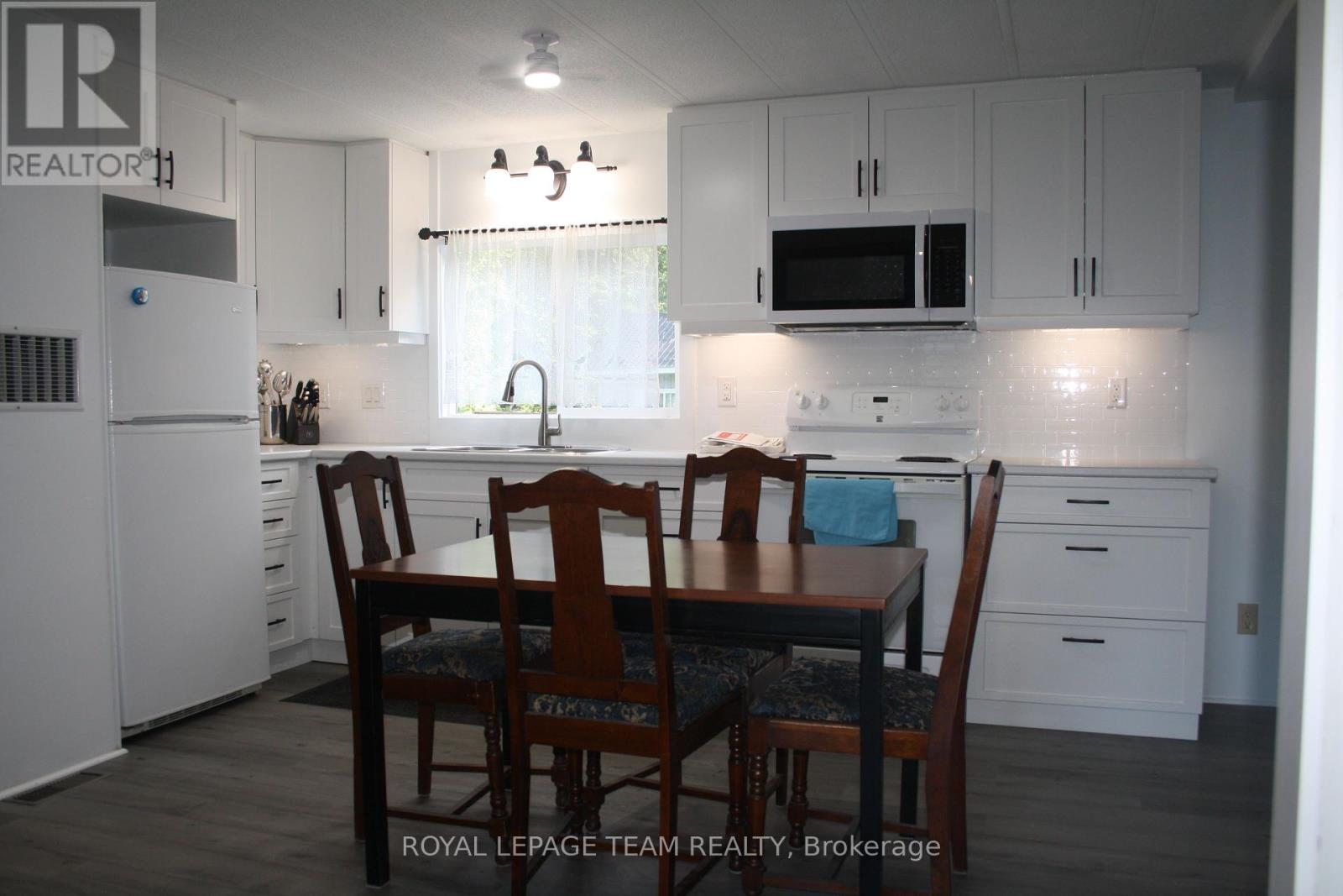 27 Jennifer Lane, Horton, Ontario  K7V 3Z9 - Photo 10 - X12273890