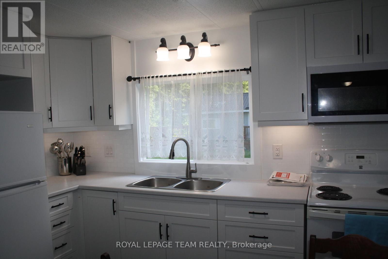 27 Jennifer Lane, Horton, Ontario  K7V 3Z9 - Photo 12 - X12273890