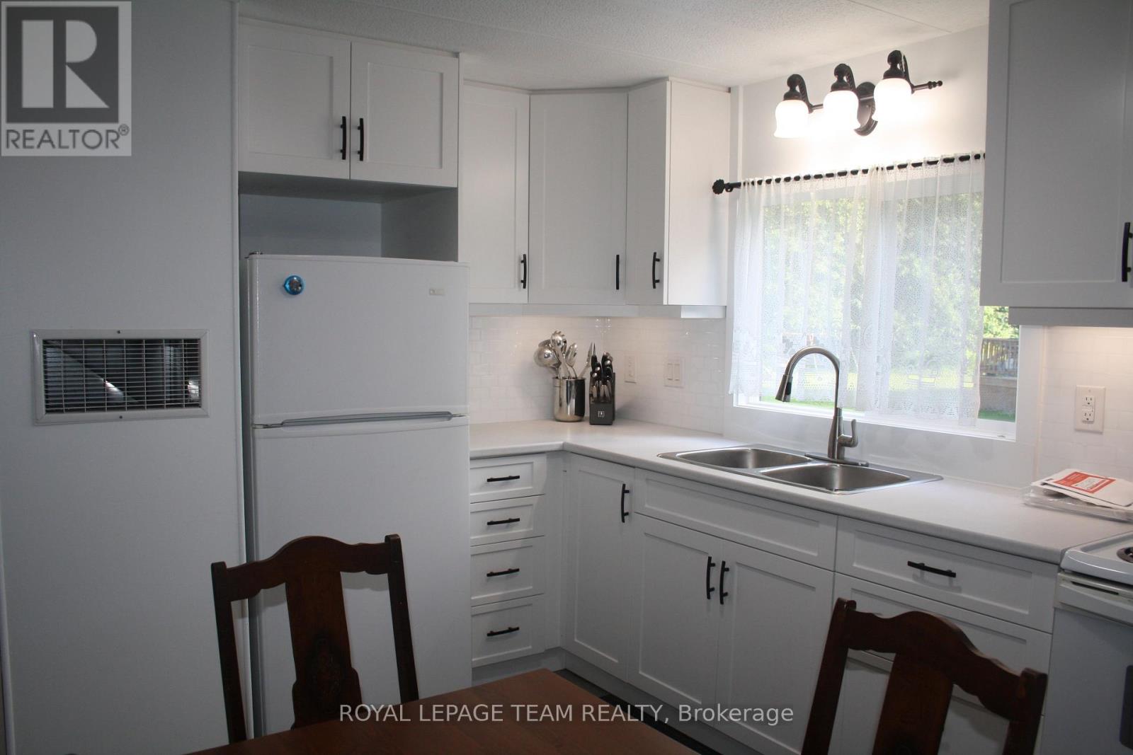 27 Jennifer Lane, Horton, Ontario  K7V 3Z9 - Photo 13 - X12273890