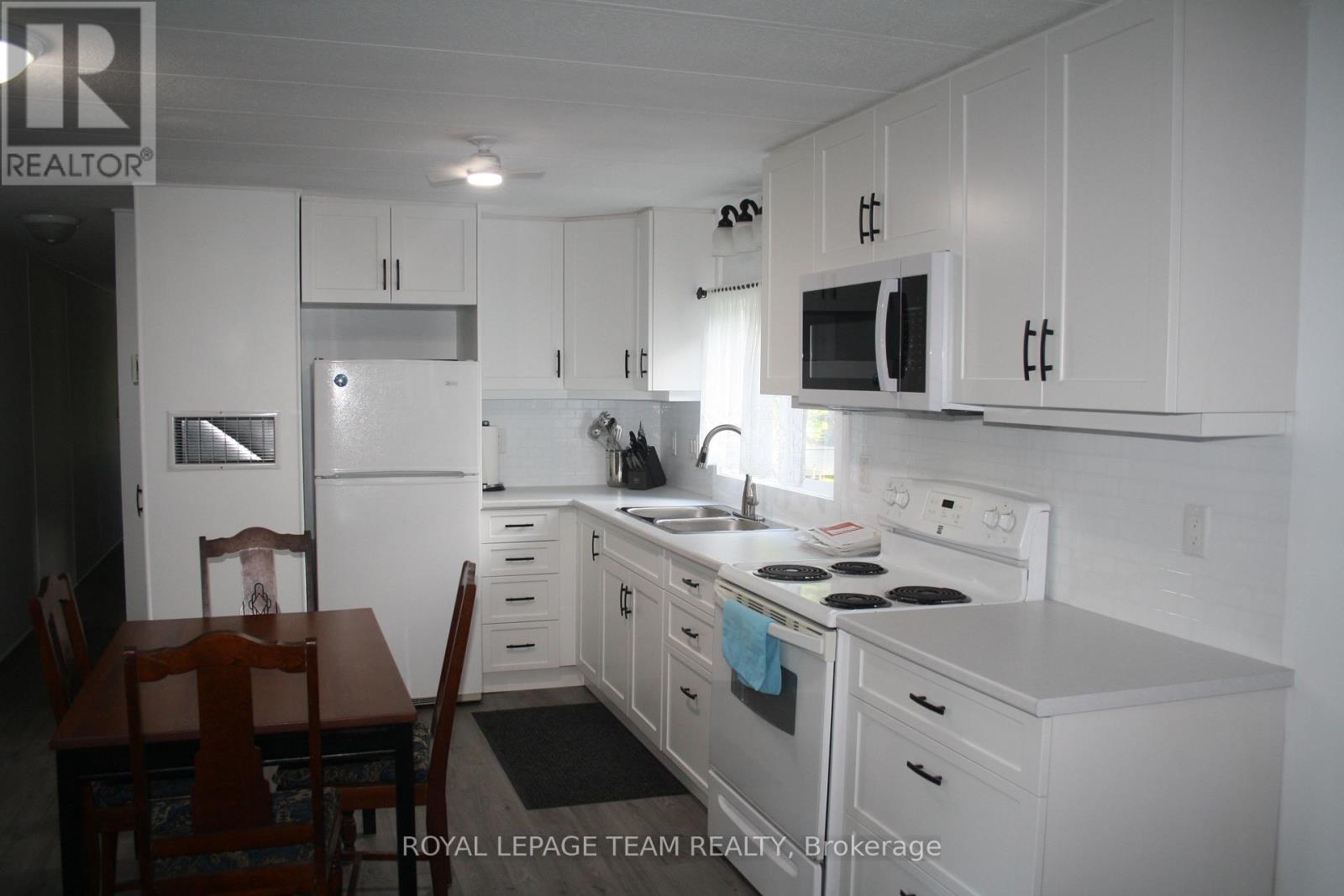 27 Jennifer Lane, Horton, Ontario  K7V 3Z9 - Photo 15 - X12273890