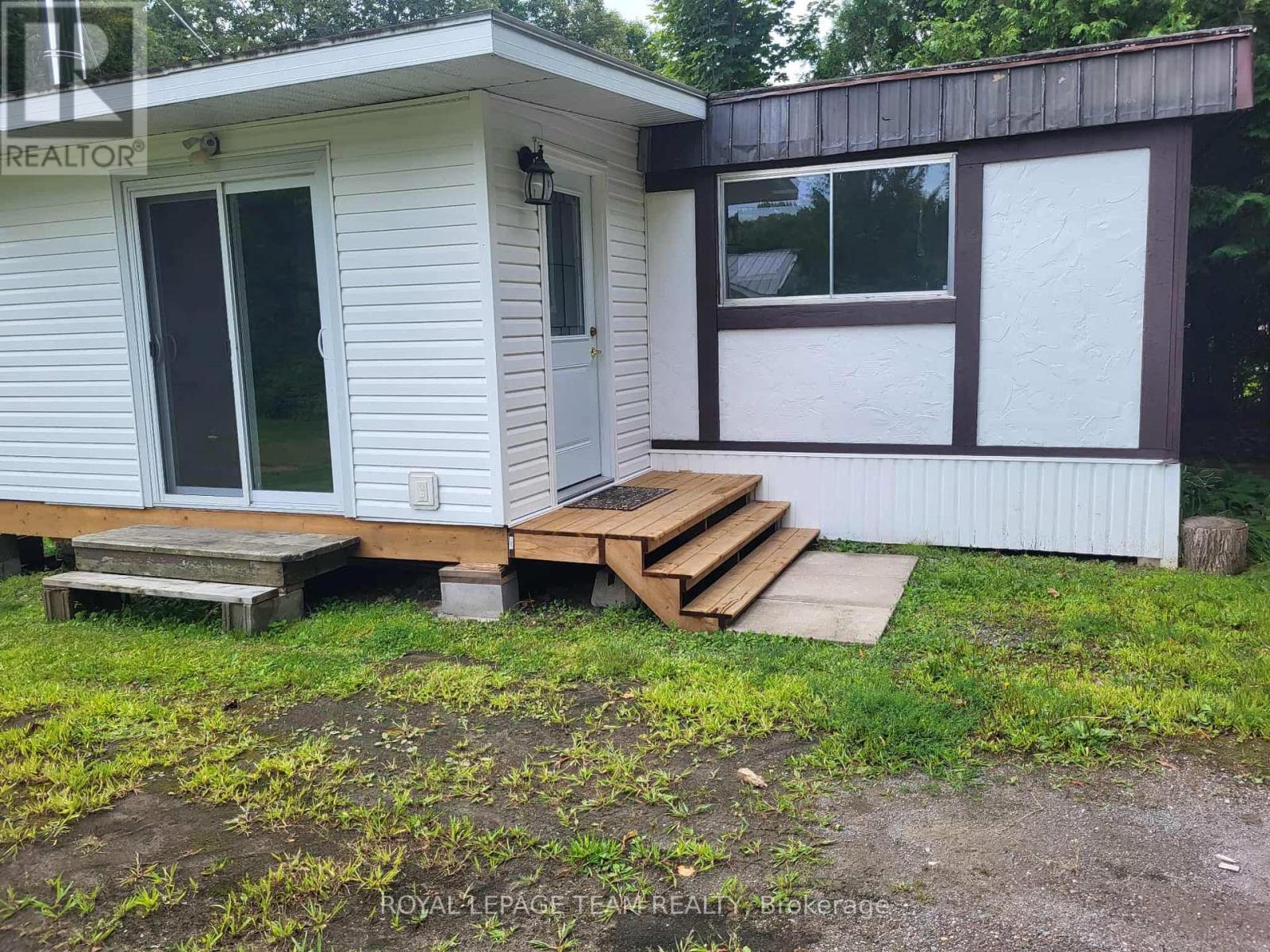 27 Jennifer Lane, Horton, Ontario  K7V 3Z9 - Photo 2 - X12273890
