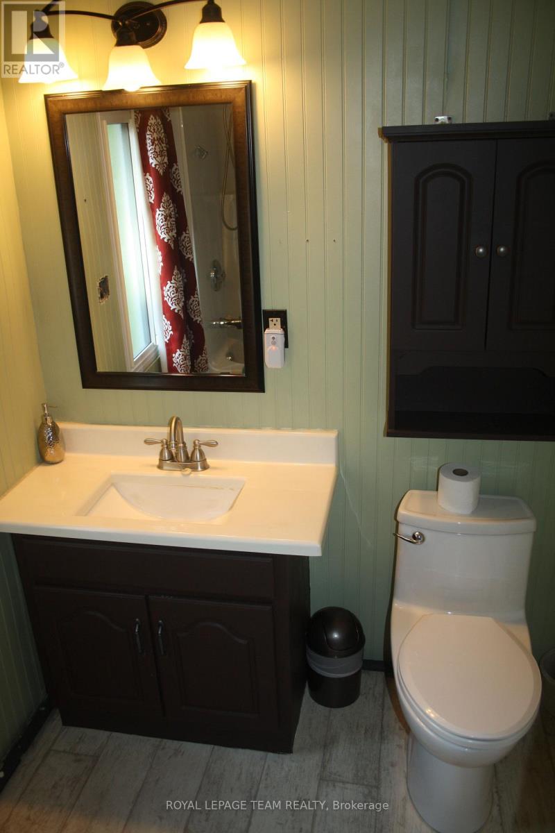 27 Jennifer Lane, Horton, Ontario  K7V 3Z9 - Photo 24 - X12273890