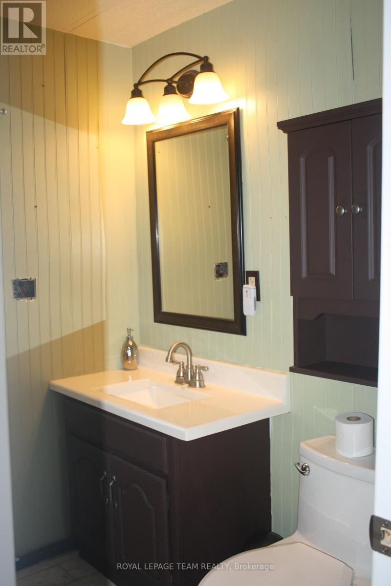 27 Jennifer Lane, Horton, Ontario  K7V 3Z9 - Photo 25 - X12273890