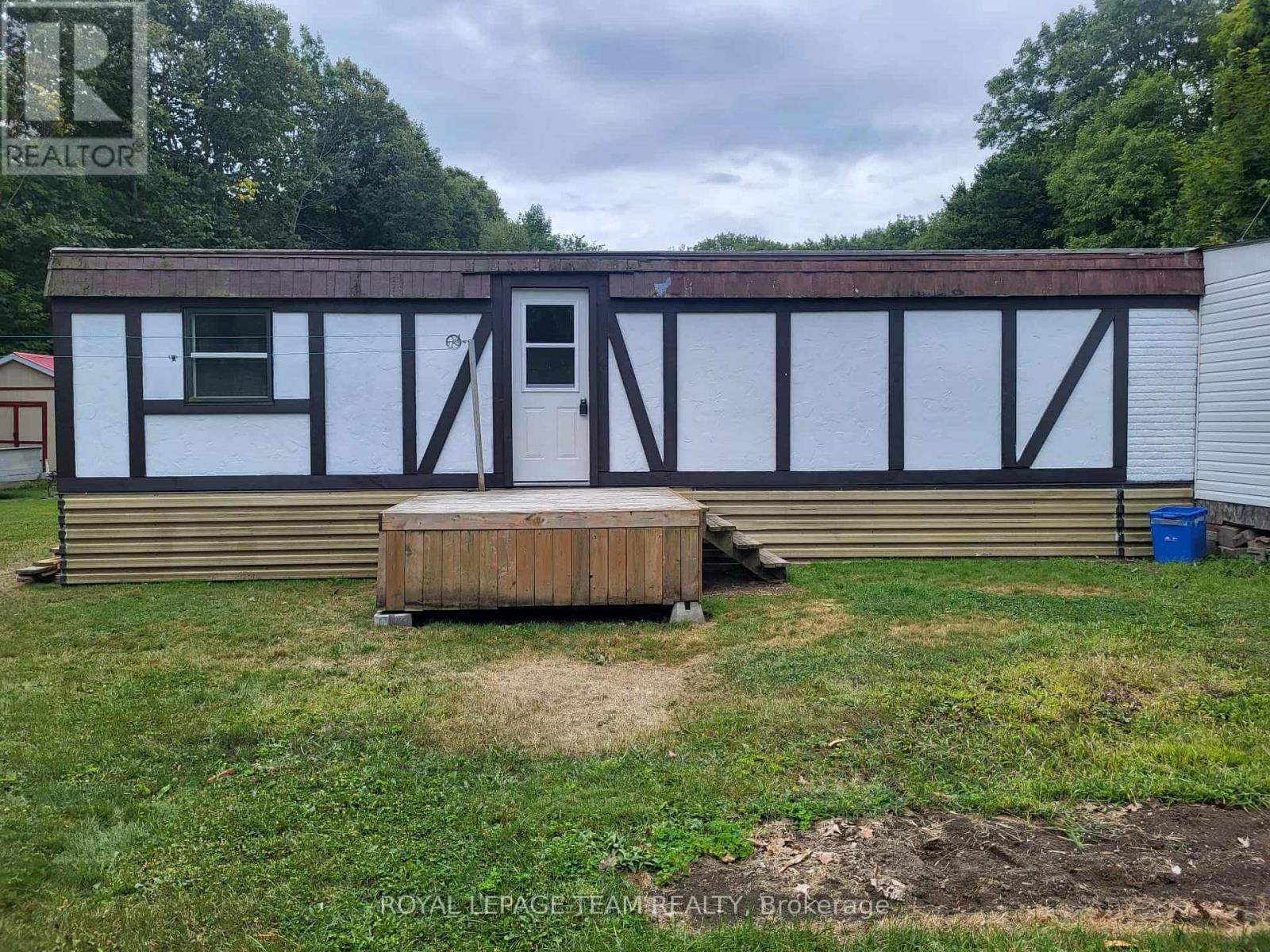 27 Jennifer Lane, Horton, Ontario  K7V 3Z9 - Photo 3 - X12273890