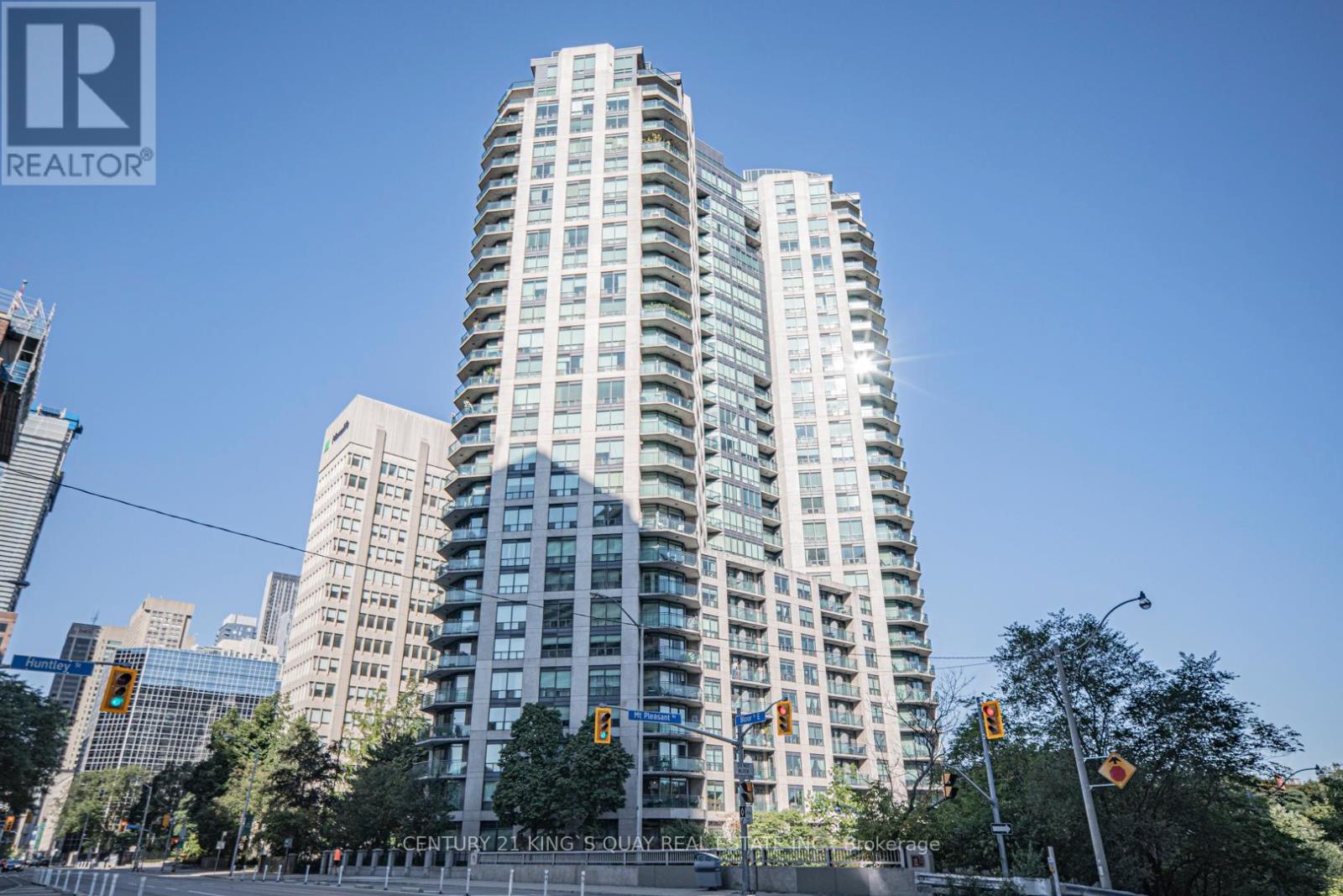 2004 - 300 BLOOR STREET E, Toronto, Ontario