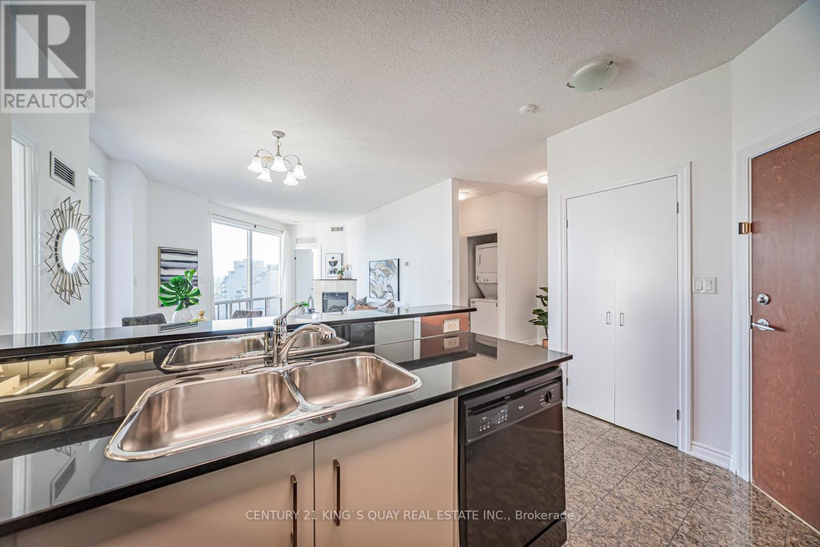 2004 - 300 Bloor Street E, Toronto, Ontario  M4W 3Y2 - Photo 15 - C12377659