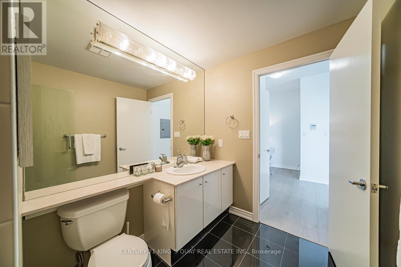2004 - 300 Bloor Street E, Toronto, Ontario  M4W 3Y2 - Photo 39 - C12377659