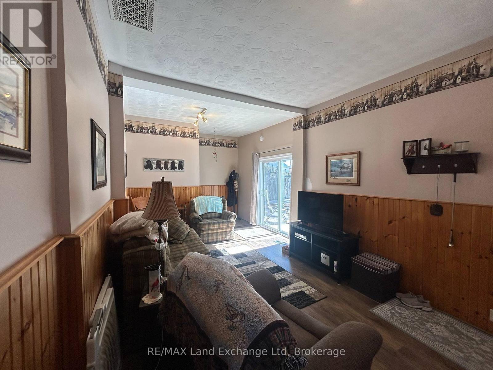 327 Frances Street, North Huron, Ontario  N0G 2W0 - Photo 14 - X12377670