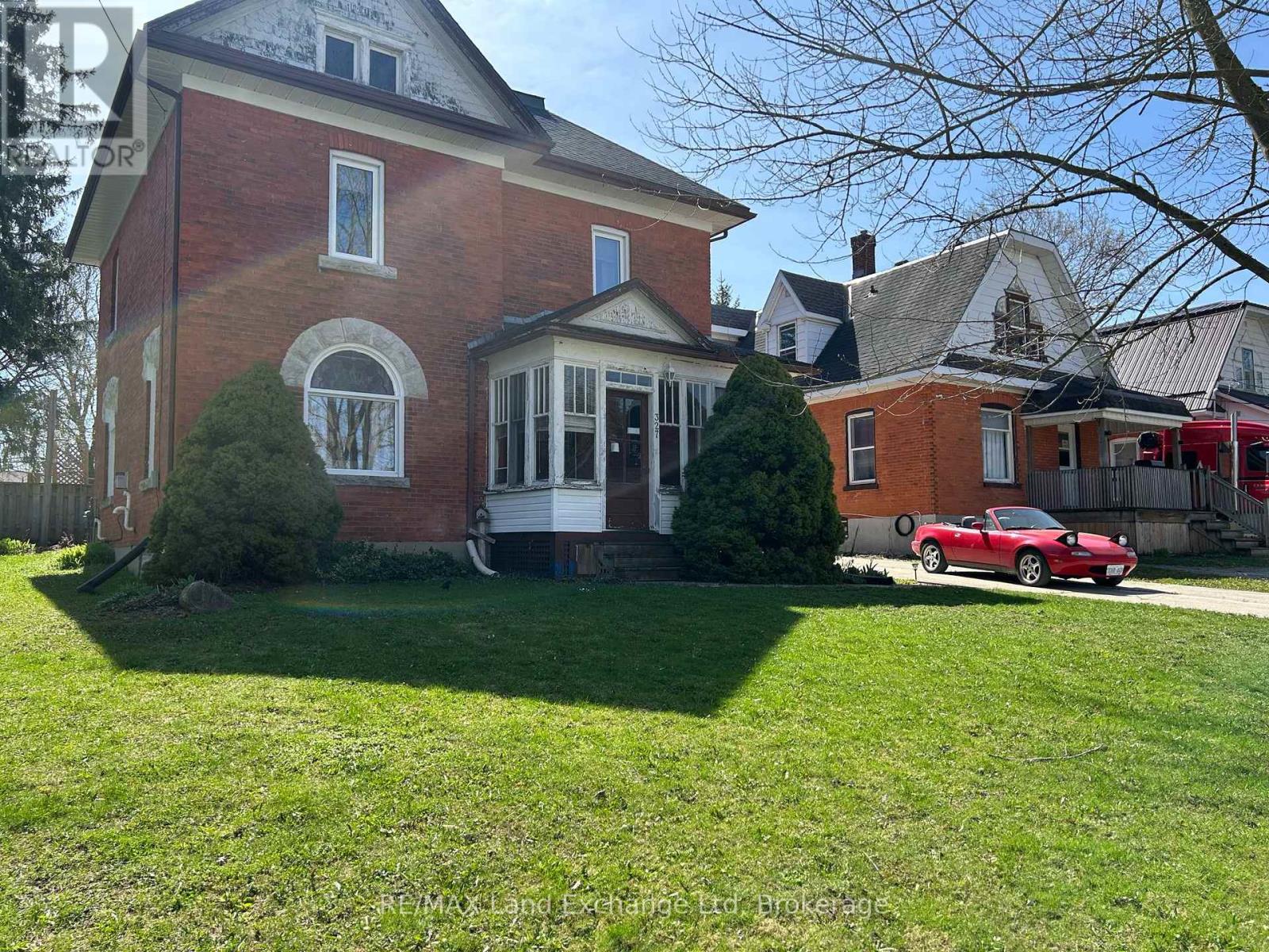 327 Frances Street, North Huron, Ontario  N0G 2W0 - Photo 2 - X12377670