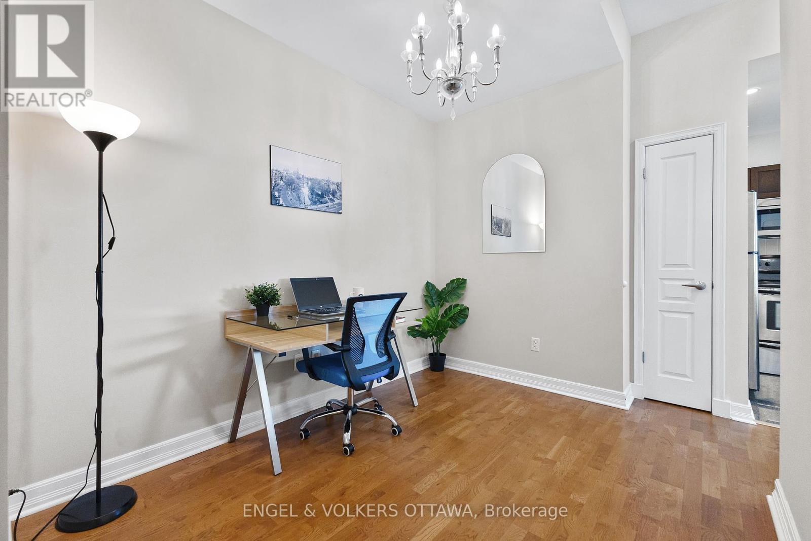 1211 - 200 Besserer Street, Ottawa, Ontario  K1N 0A7 - Photo 4 - X12377675