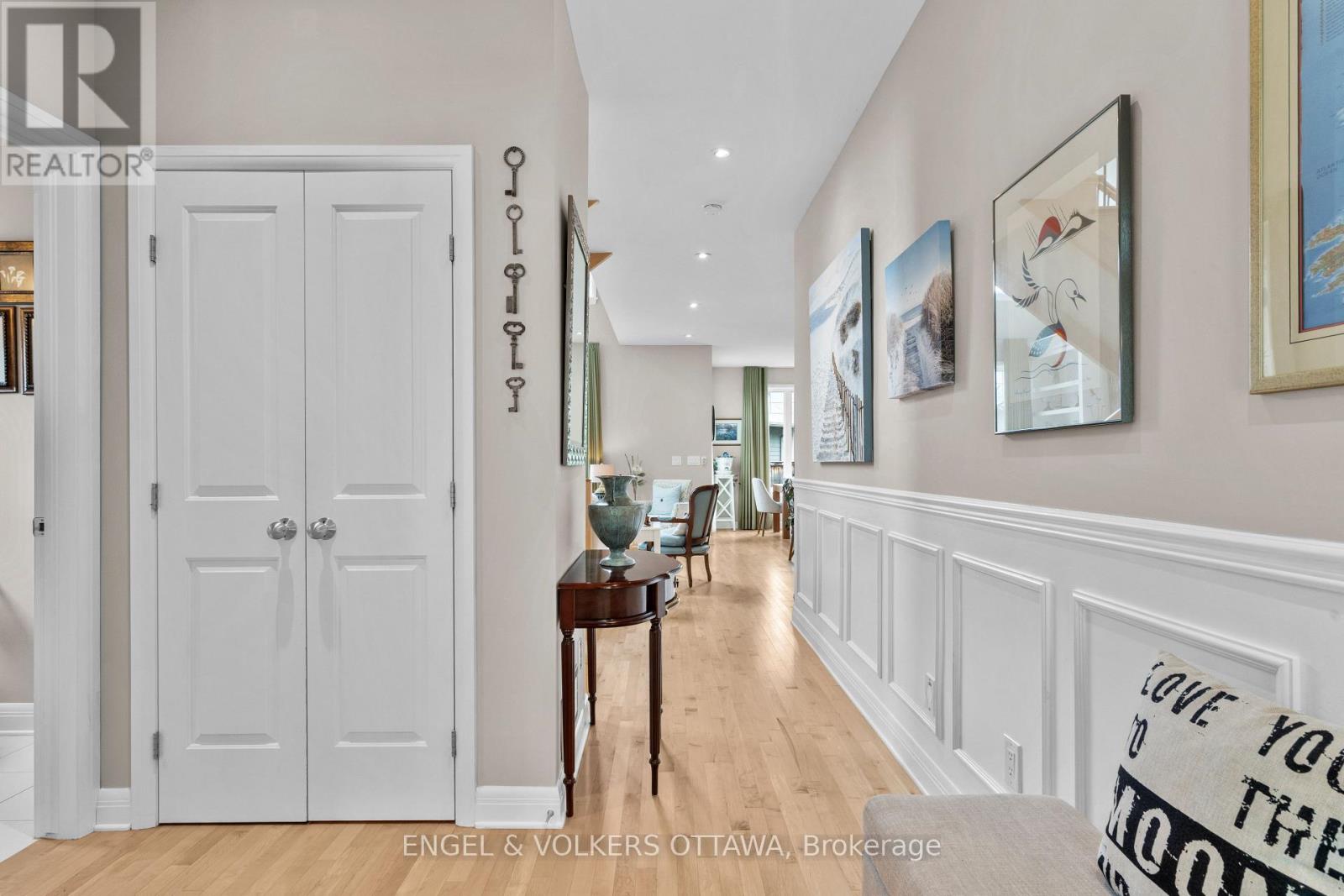 Property at 27 ESQUIMAULT AVENUE image 5