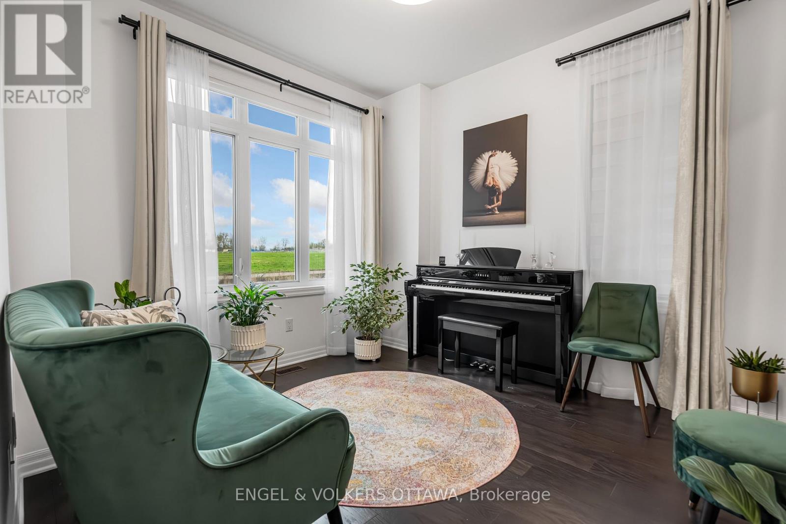 606 Mikinak Road, Ottawa, Ontario  K1K 3X7 - Photo 12 - X12377748