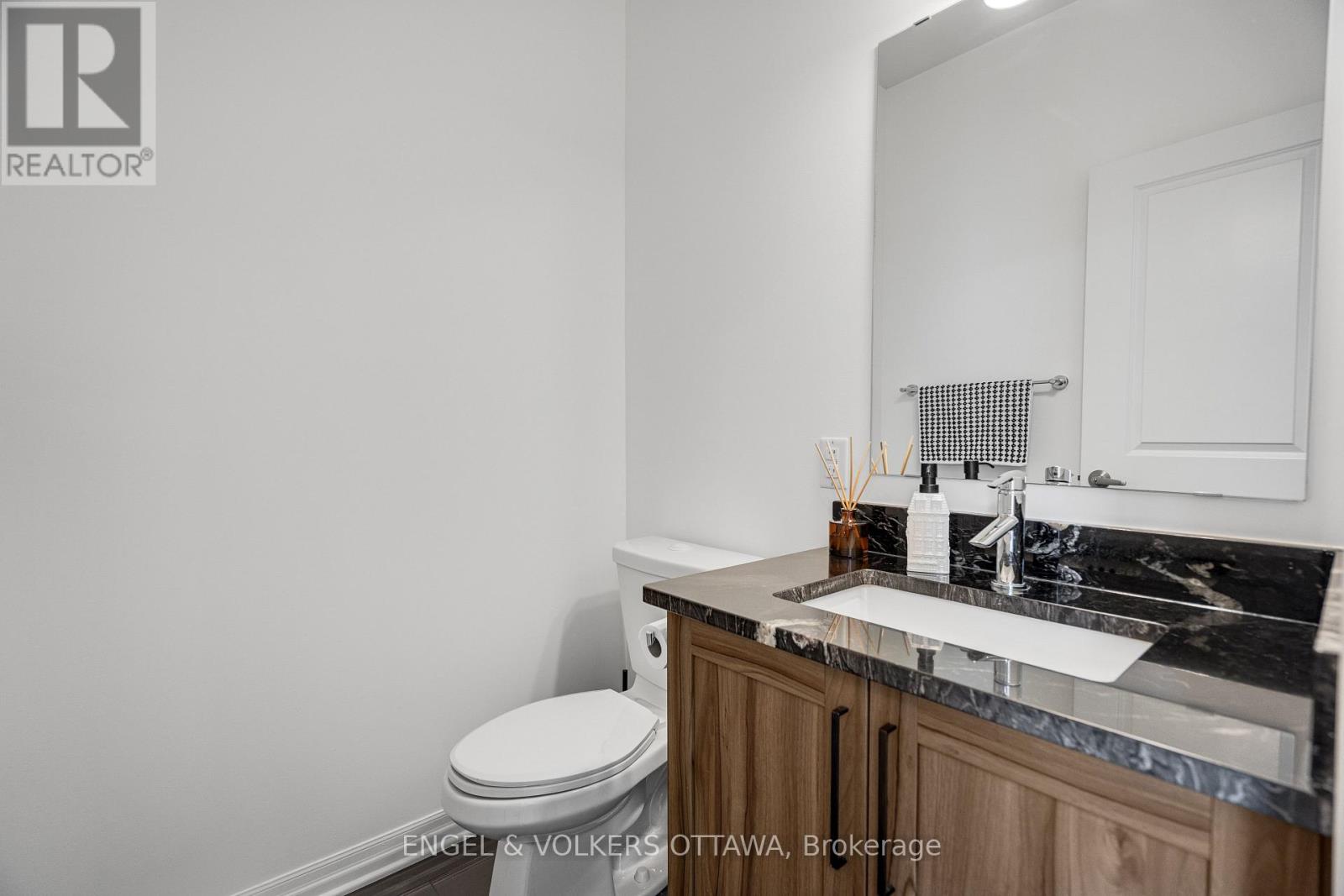 606 Mikinak Road, Ottawa, Ontario  K1K 3X7 - Photo 13 - X12377748
