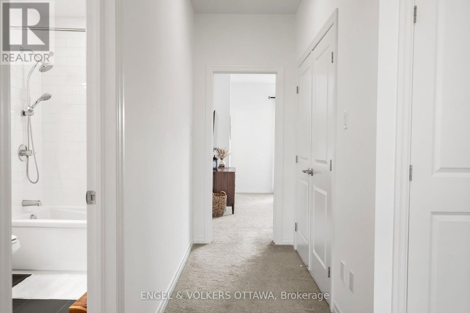 606 Mikinak Road, Ottawa, Ontario  K1K 3X7 - Photo 16 - X12377748