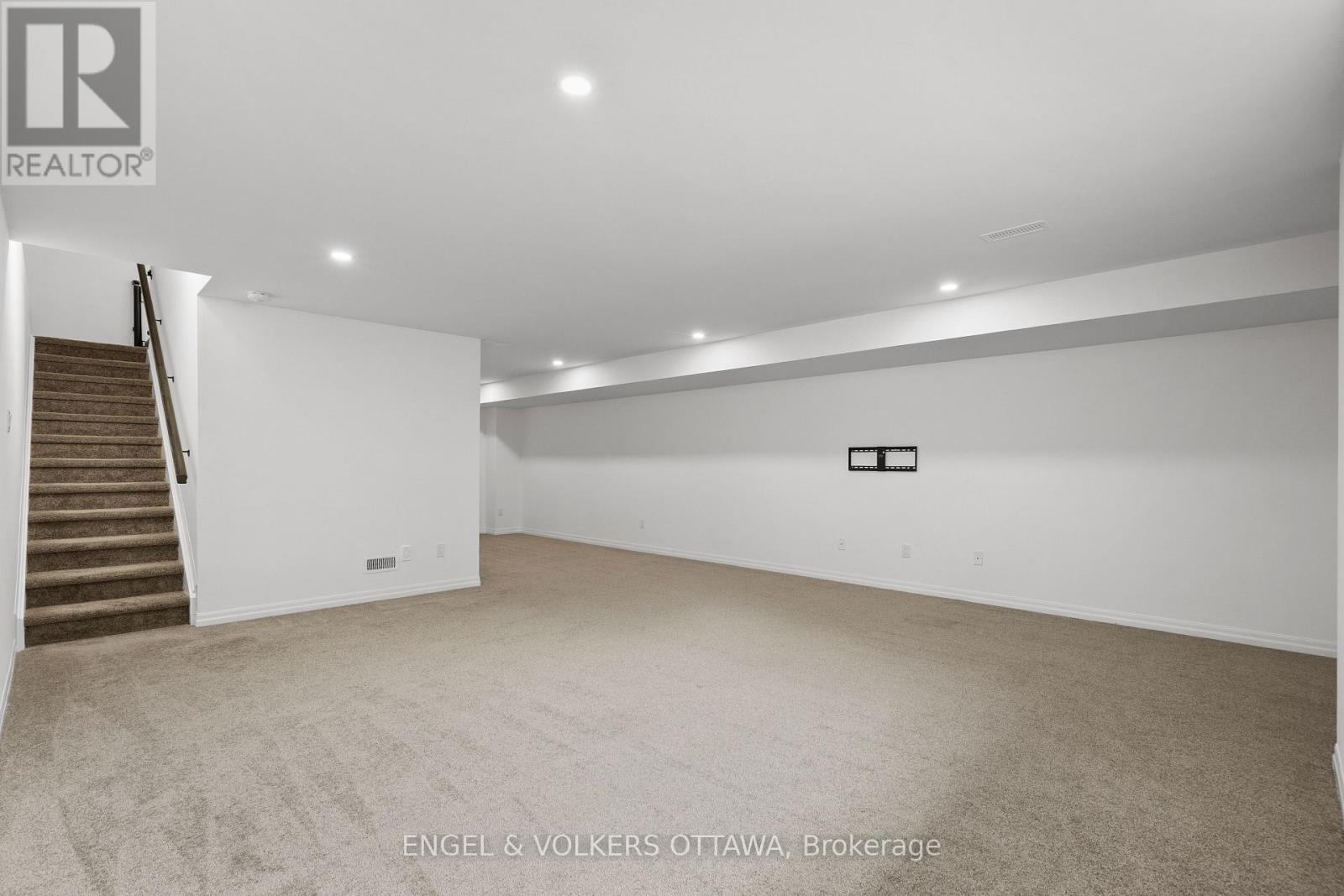 606 Mikinak Road, Ottawa, Ontario  K1K 3X7 - Photo 26 - X12377748