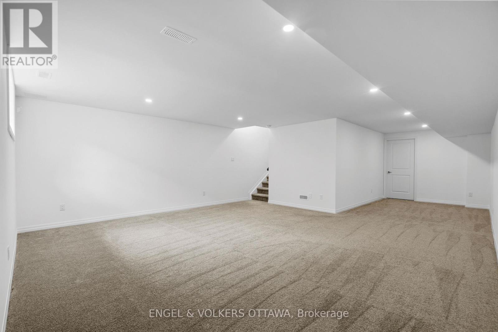 606 Mikinak Road, Ottawa, Ontario  K1K 3X7 - Photo 27 - X12377748