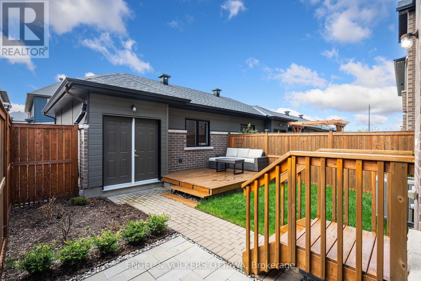 606 Mikinak Road, Ottawa, Ontario  K1K 3X7 - Photo 29 - X12377748