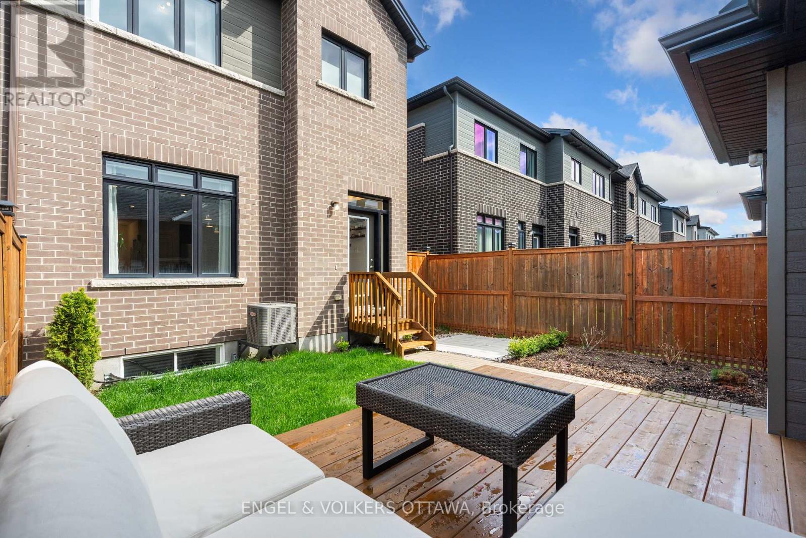 606 Mikinak Road, Ottawa, Ontario  K1K 3X7 - Photo 30 - X12377748