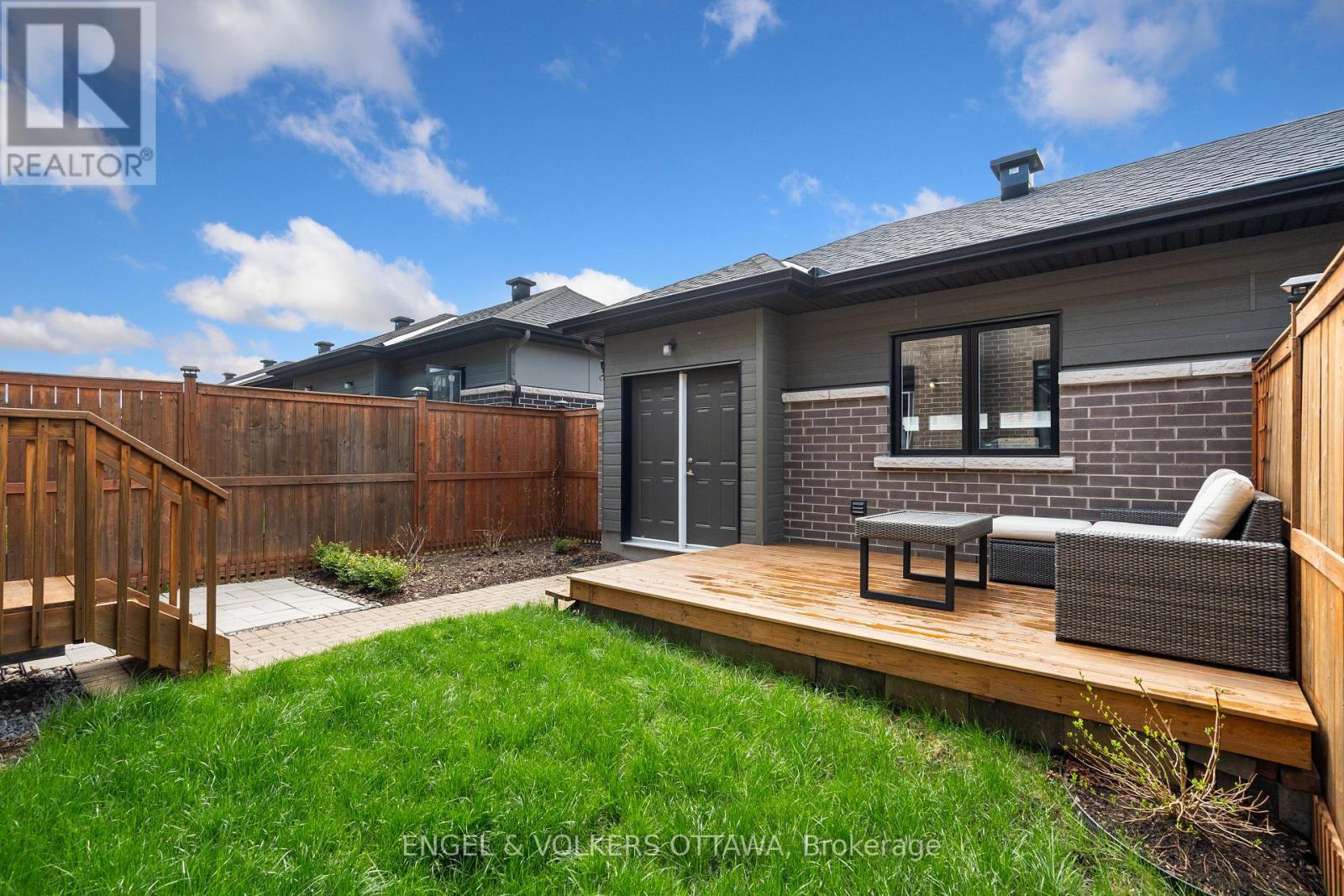 606 Mikinak Road, Ottawa, Ontario  K1K 3X7 - Photo 31 - X12377748