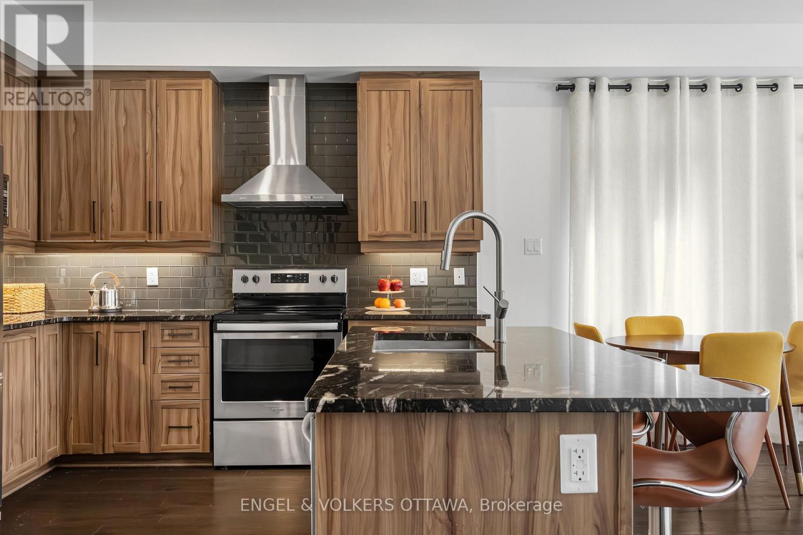 606 Mikinak Road, Ottawa, Ontario  K1K 3X7 - Photo 6 - X12377748
