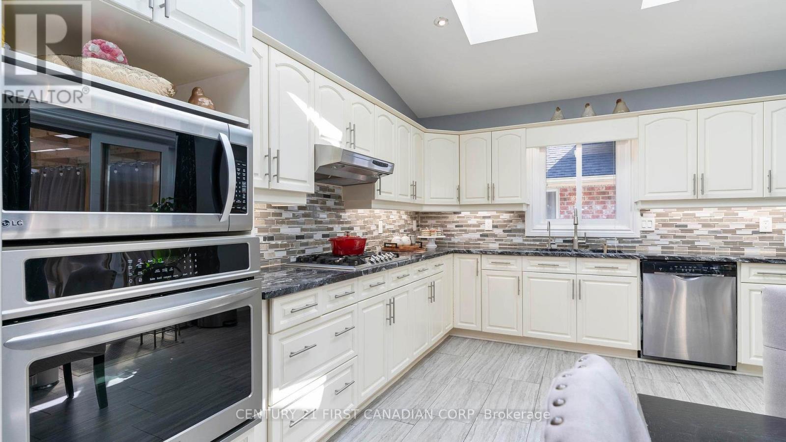 100 Josselyn Drive, London South (South X), Ontario  N6E 3V6 - Photo 13 - X12377739