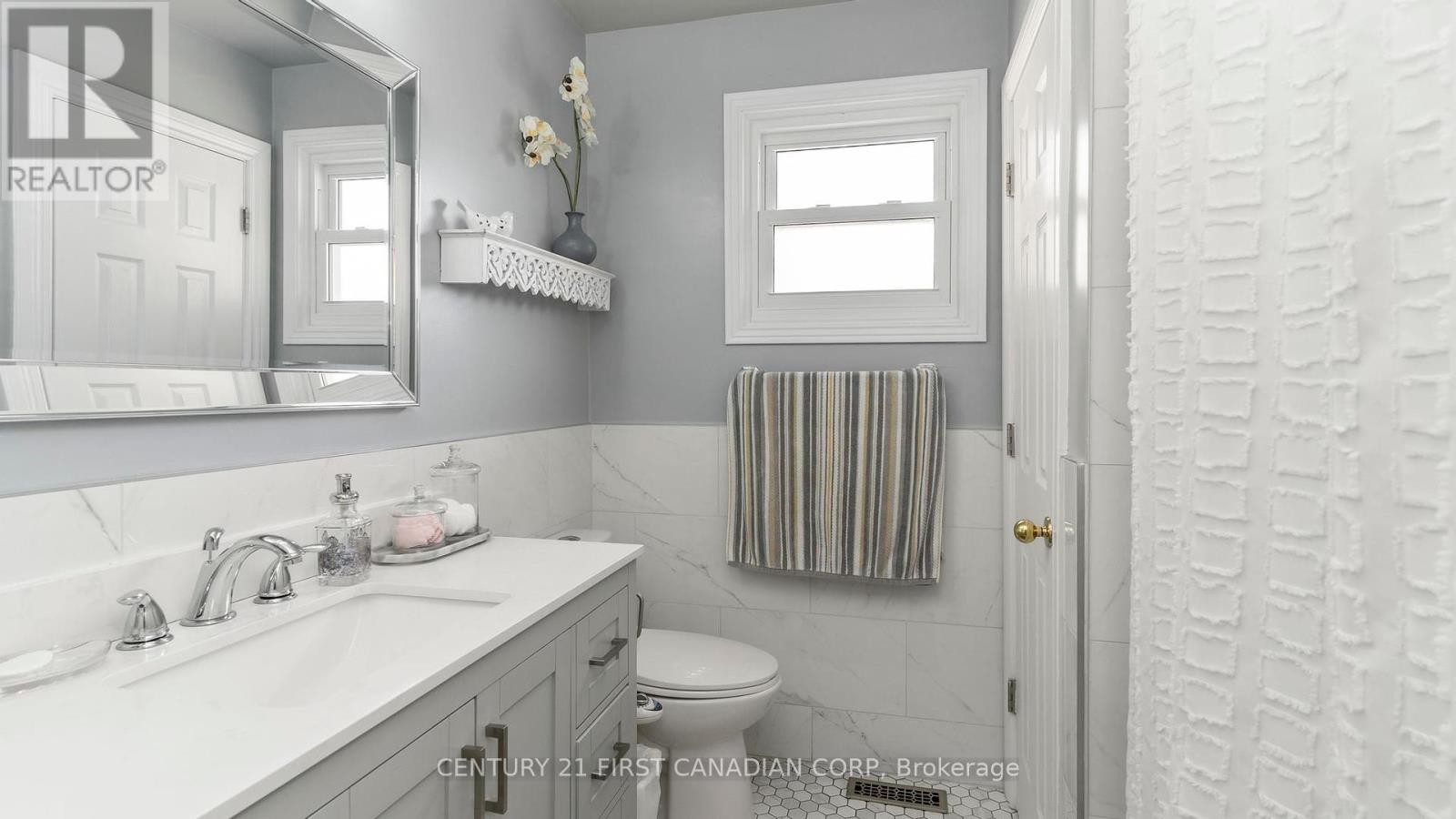 100 Josselyn Drive, London South (South X), Ontario  N6E 3V6 - Photo 18 - X12377739
