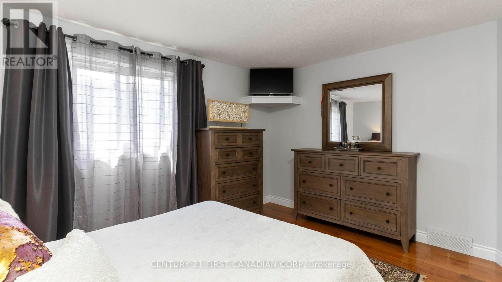 100 Josselyn Drive, London South (South X), Ontario  N6E 3V6 - Photo 20 - X12377739