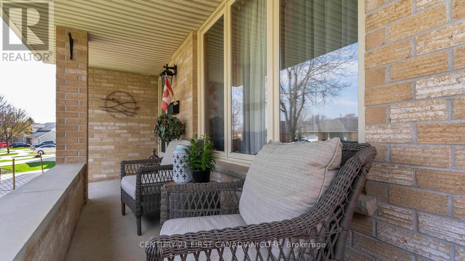 100 Josselyn Drive, London South (South X), Ontario  N6E 3V6 - Photo 4 - X12377739