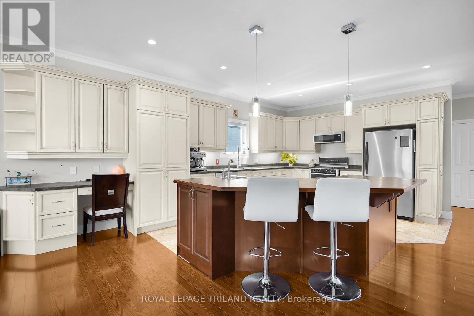 7119 Clayton Walk, London South, Ontario  N6P 1V3 - Photo 10 - X12377825