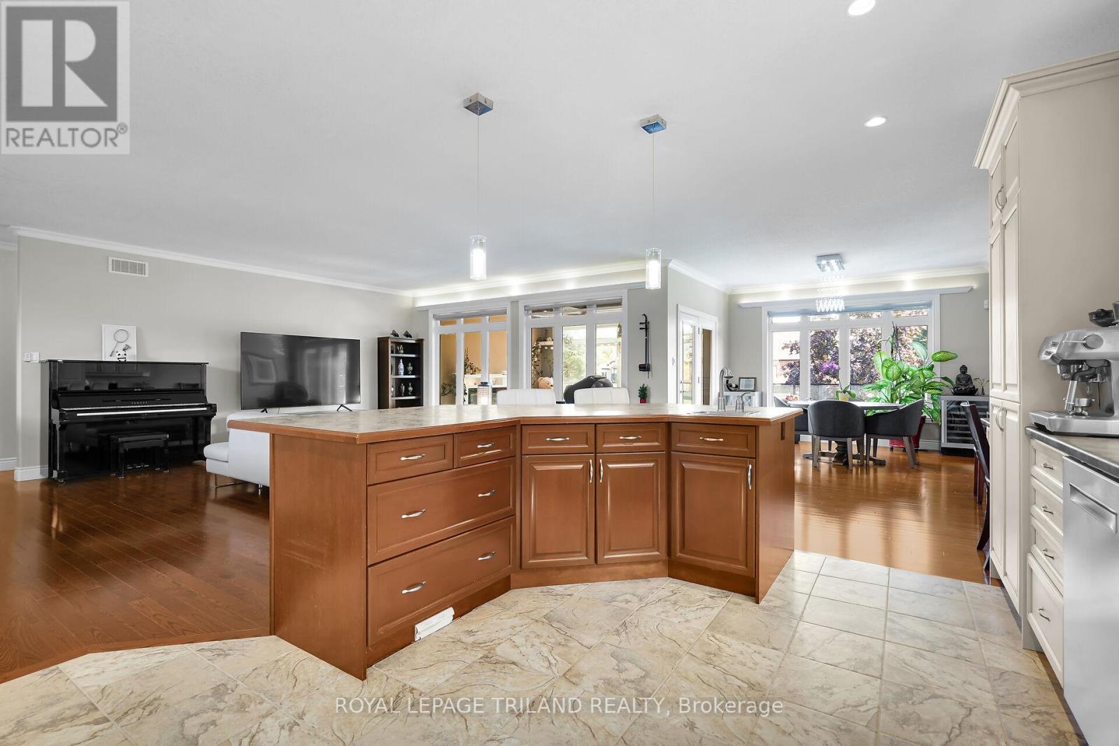 7119 Clayton Walk, London South, Ontario  N6P 1V3 - Photo 13 - X12377825