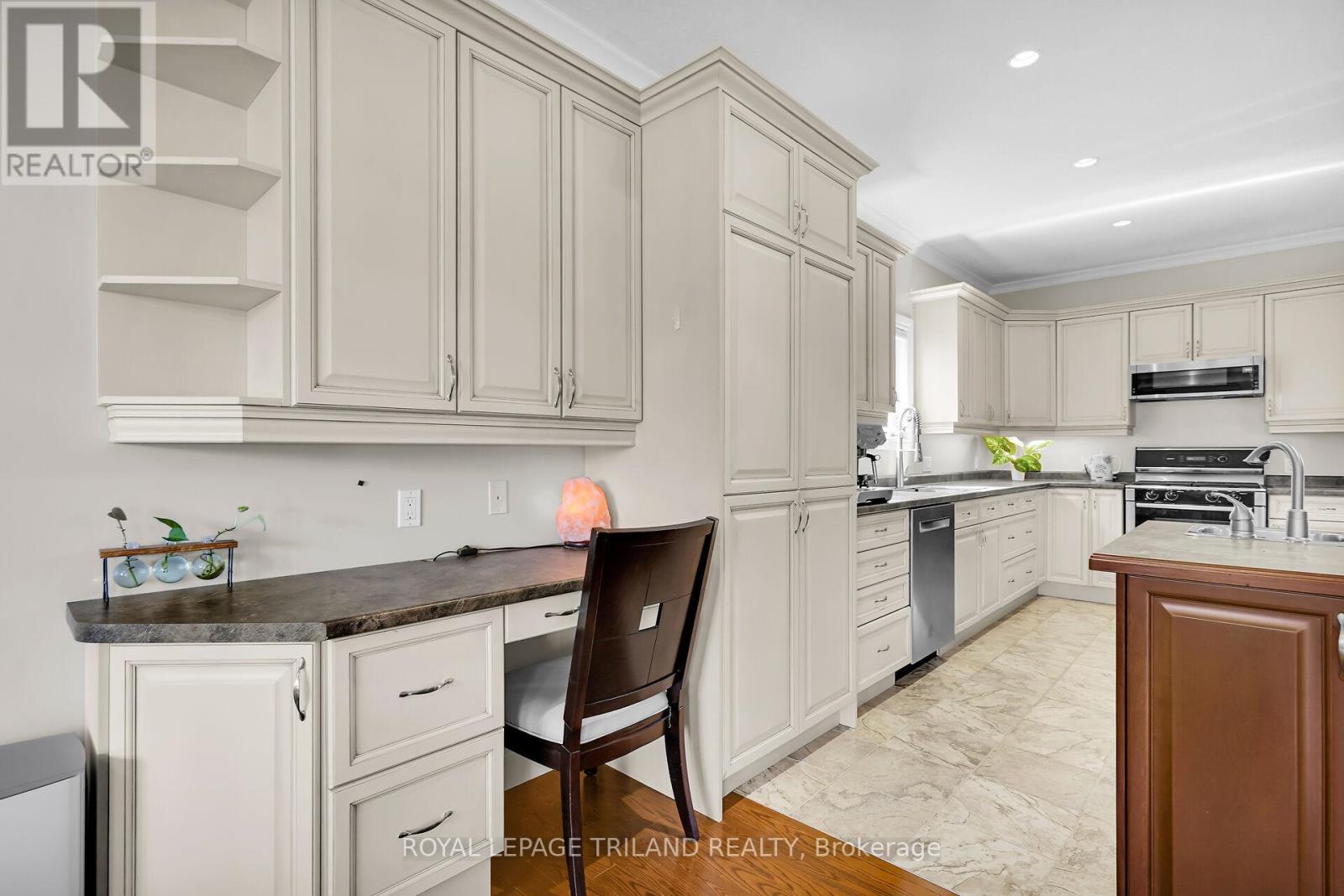 7119 Clayton Walk, London South, Ontario  N6P 1V3 - Photo 15 - X12377825